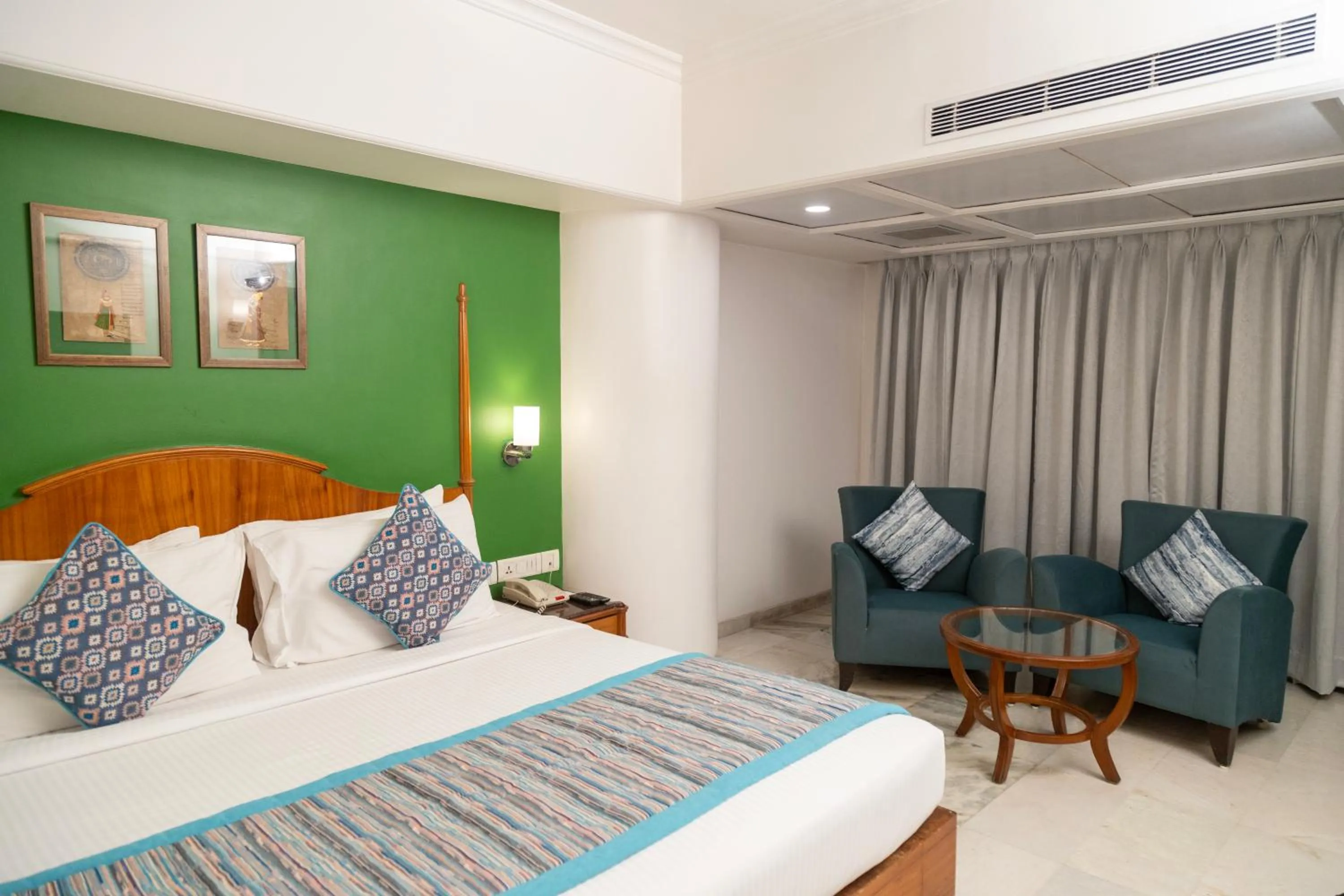 Bed in Ramee Guestline Hotel Dadar