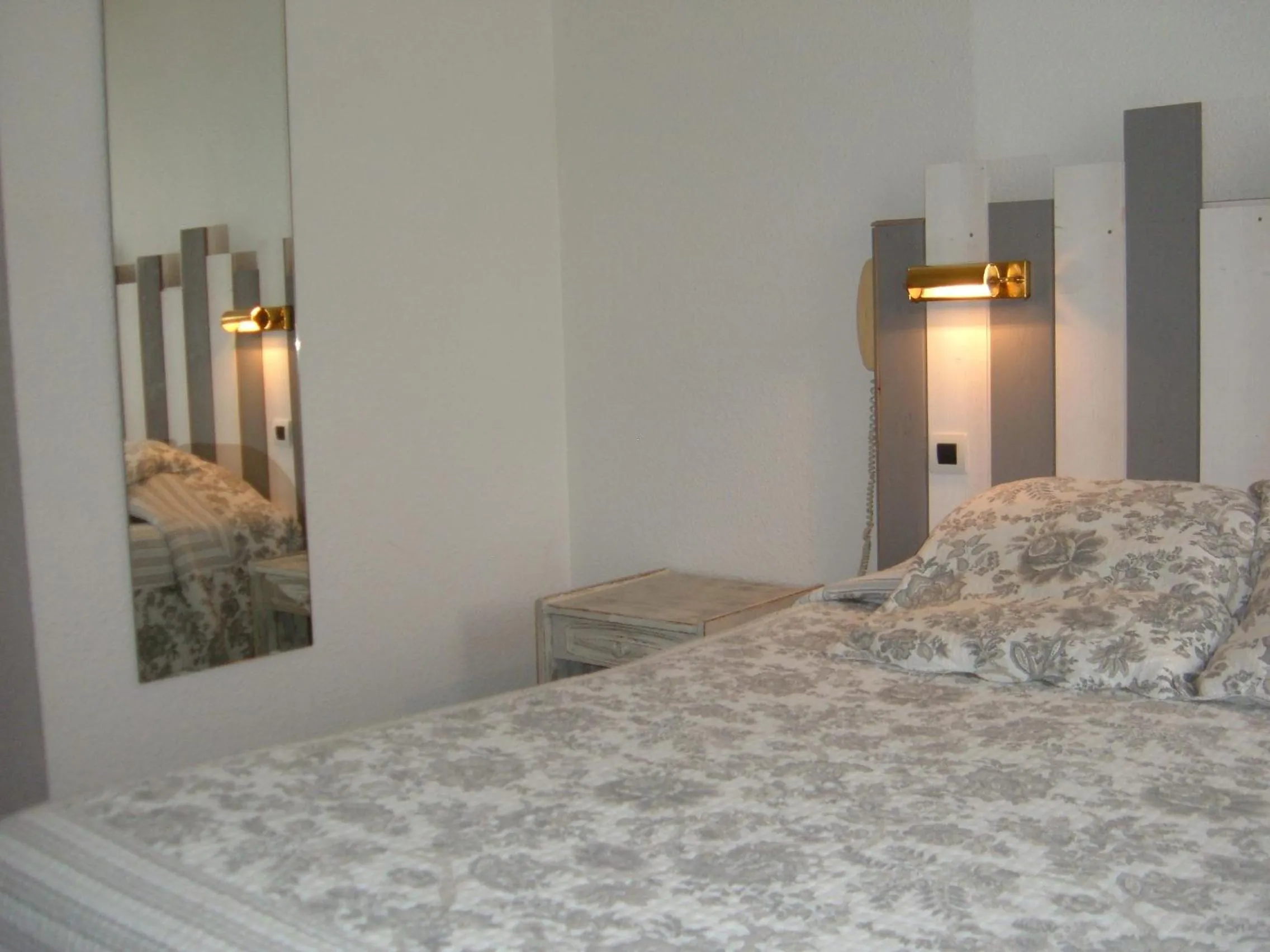 Decorative detail in Le Parasol