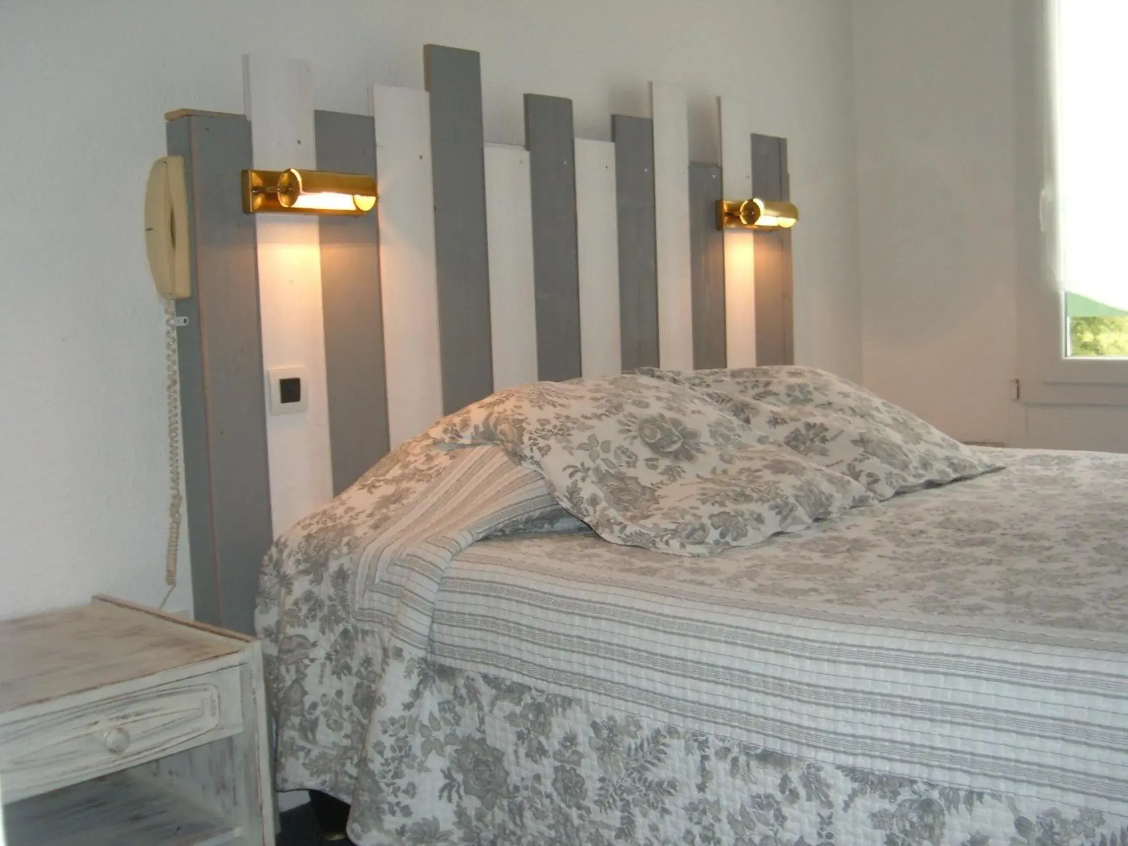 Double Room in Hôtel Le Parasol Double Room in Hôtel Le Parasol