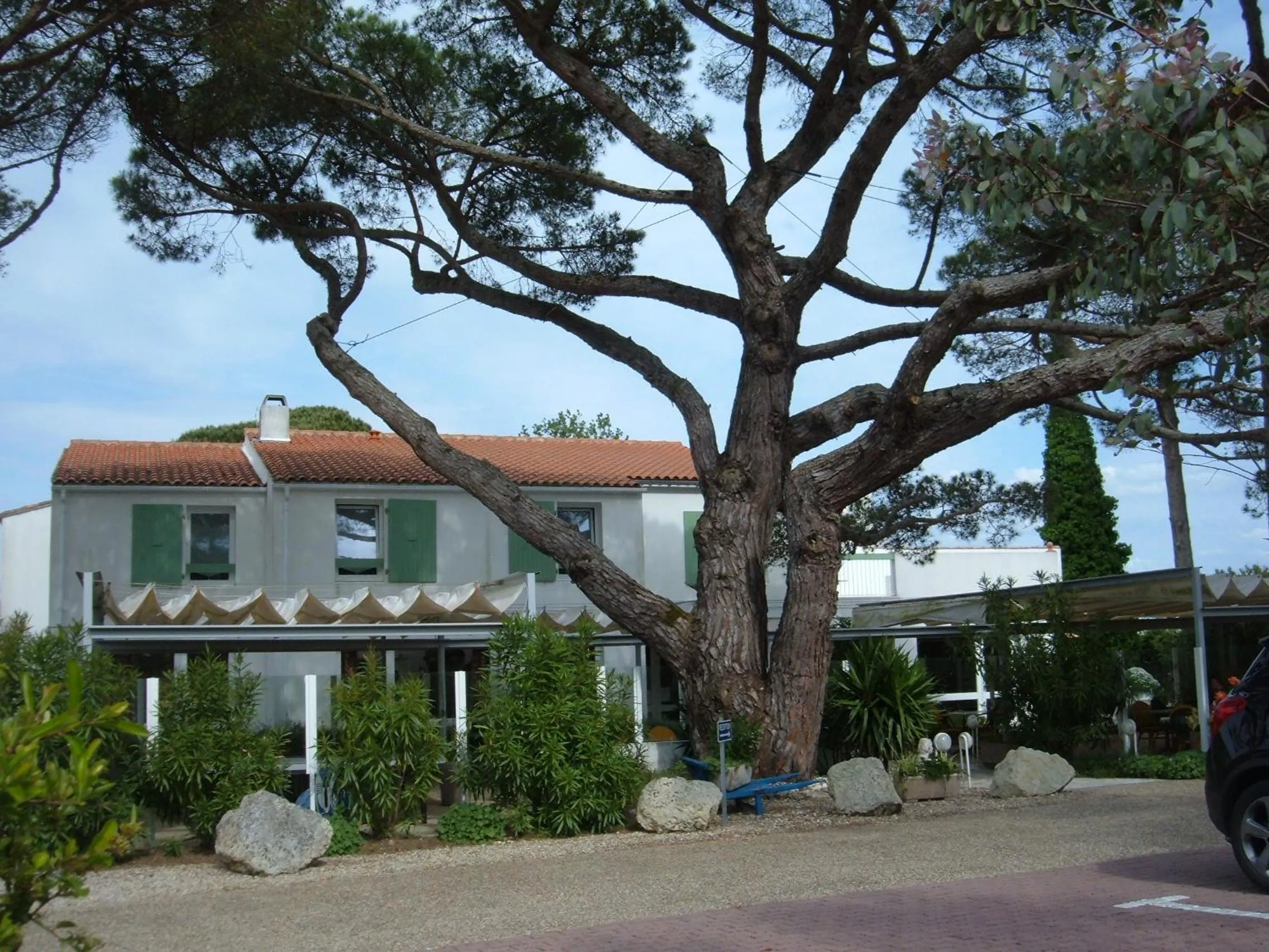 Property building in Le Parasol