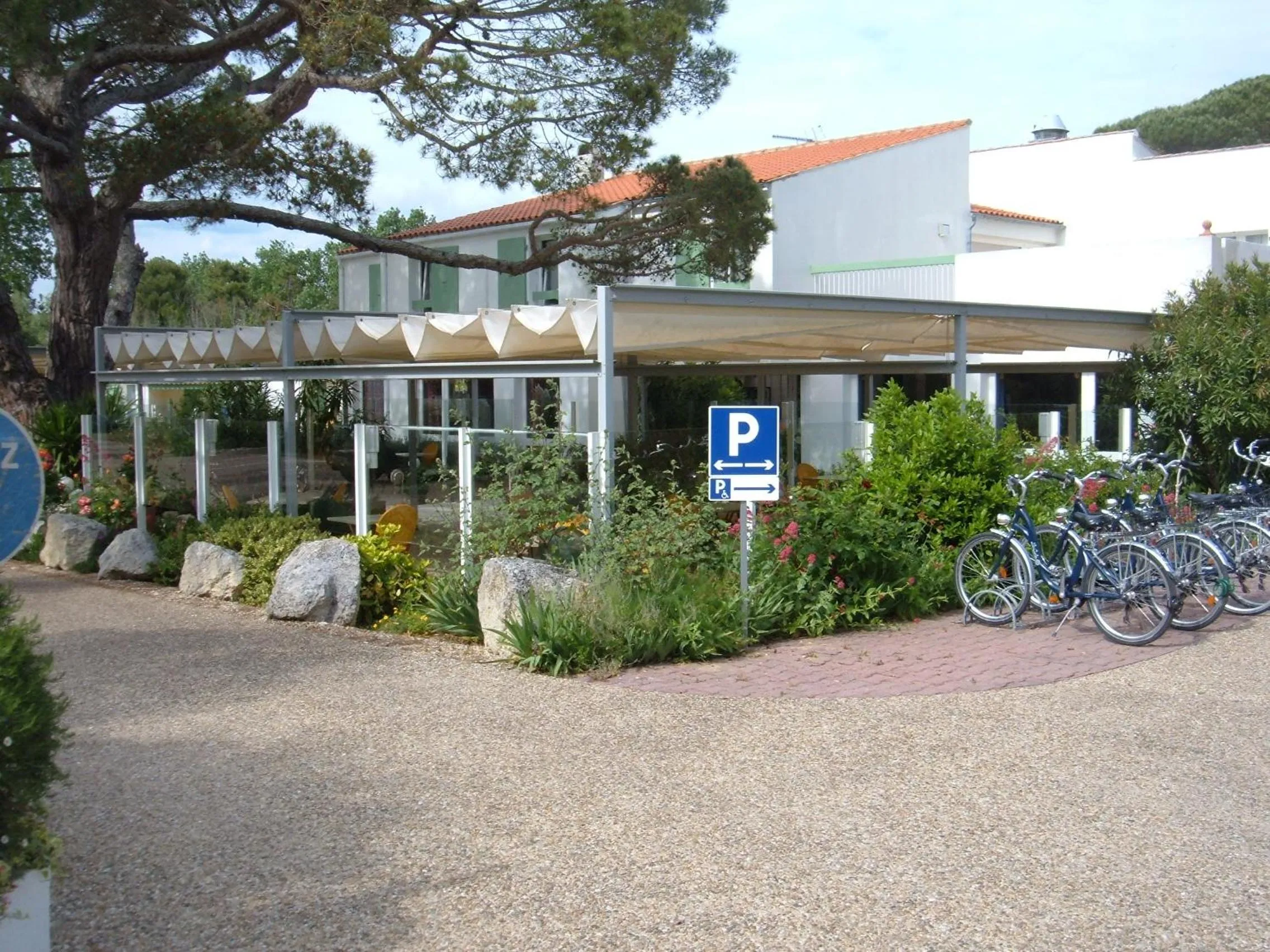 Property building in Le Parasol