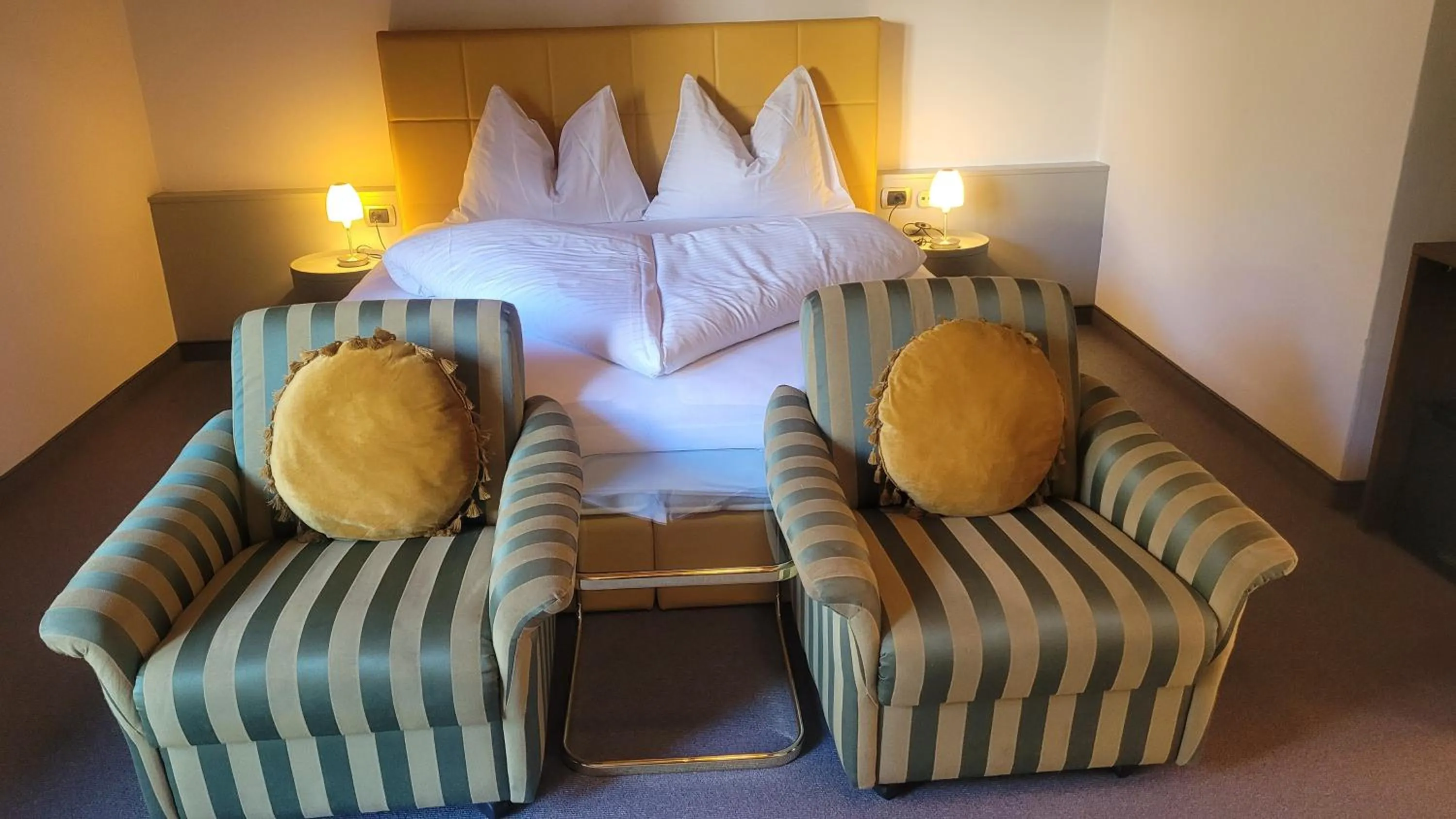 Photo of the whole room, Bed in Hotel Schönbrunn