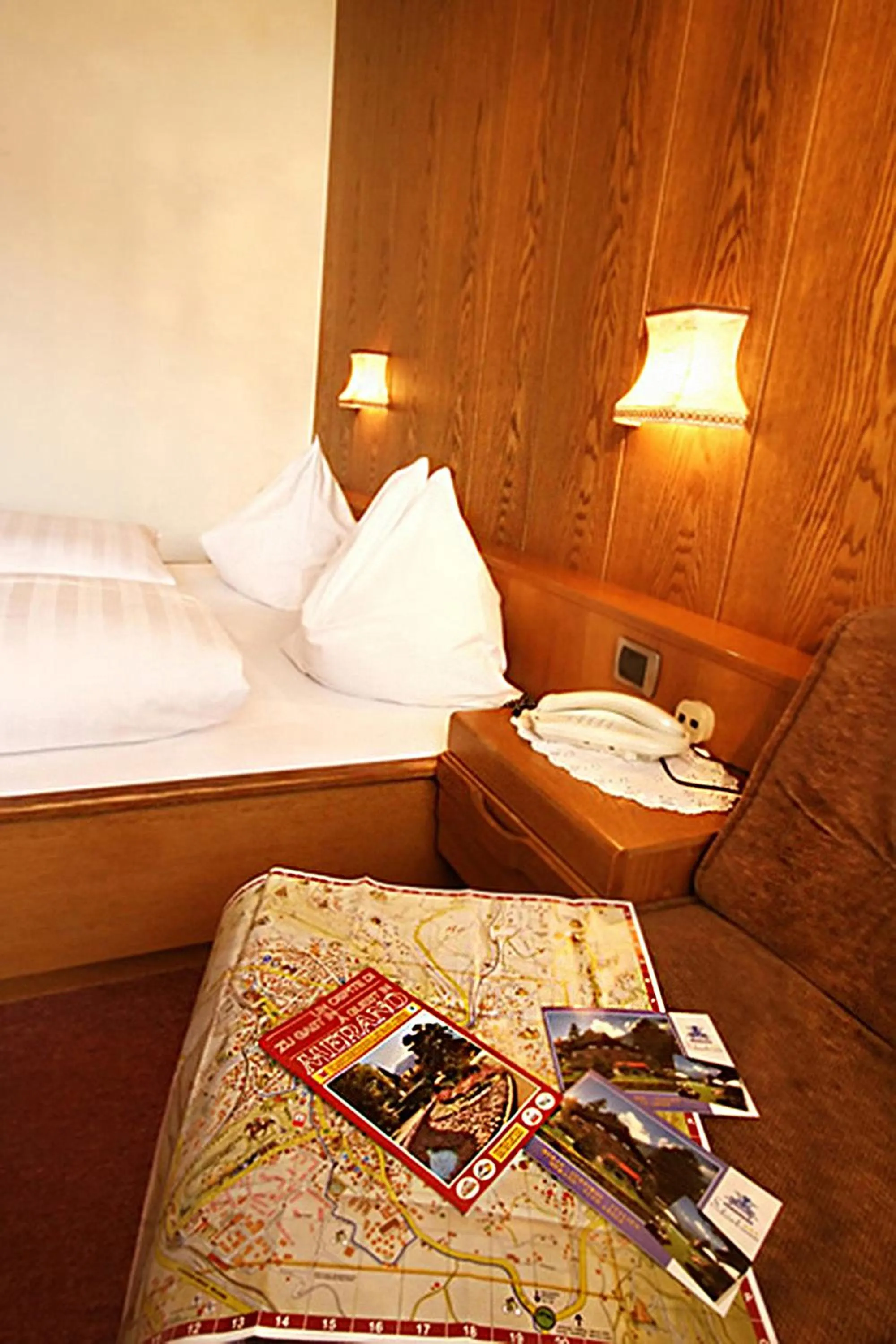 Photo of the whole room, Bed in Hotel Schönbrunn