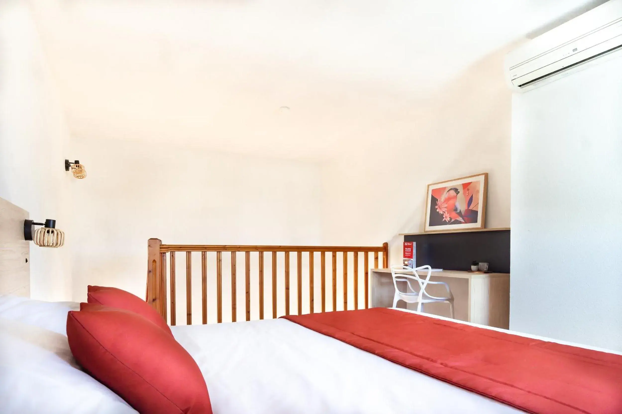 Photo of the whole room, Bed in City Résidence Bordeaux Centre Photo of the whole room, Bed in City Résidence Bordeaux Centre