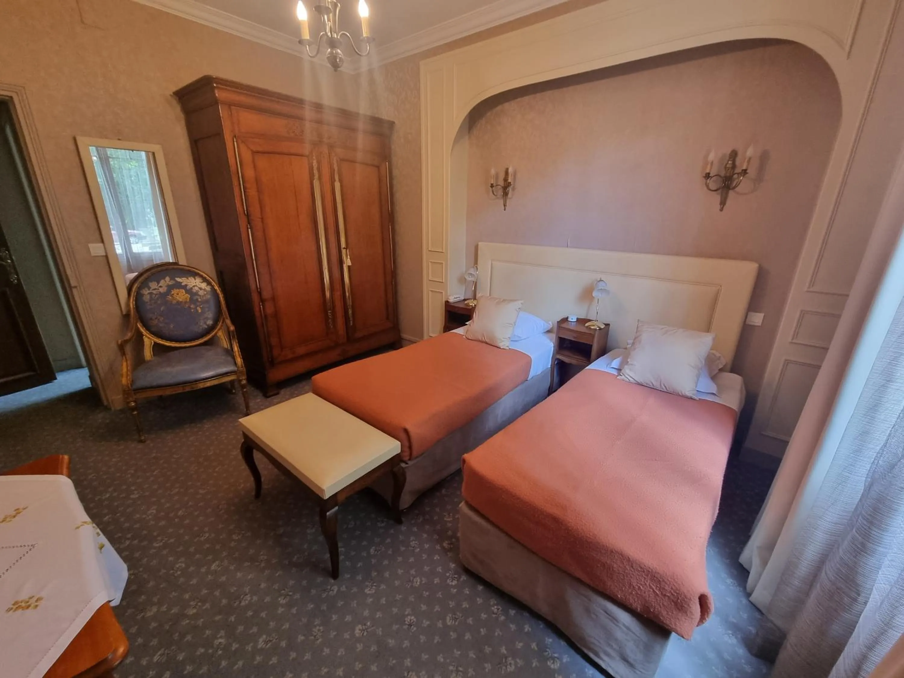 Property building, Bed in La Villa Bois Joli HOTEL RESTAURANT