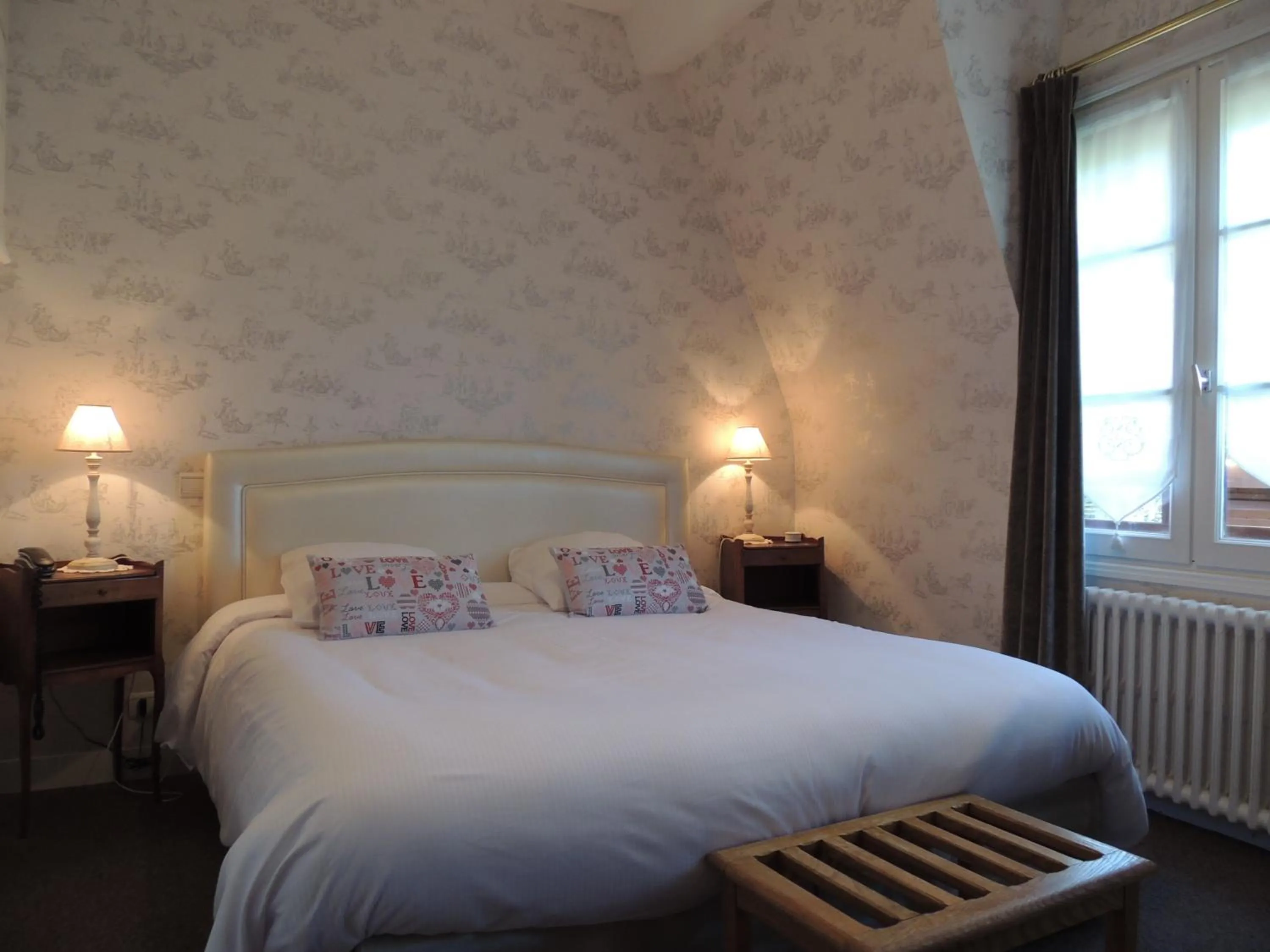 Bed in La Villa Bois Joli HOTEL RESTAURANT