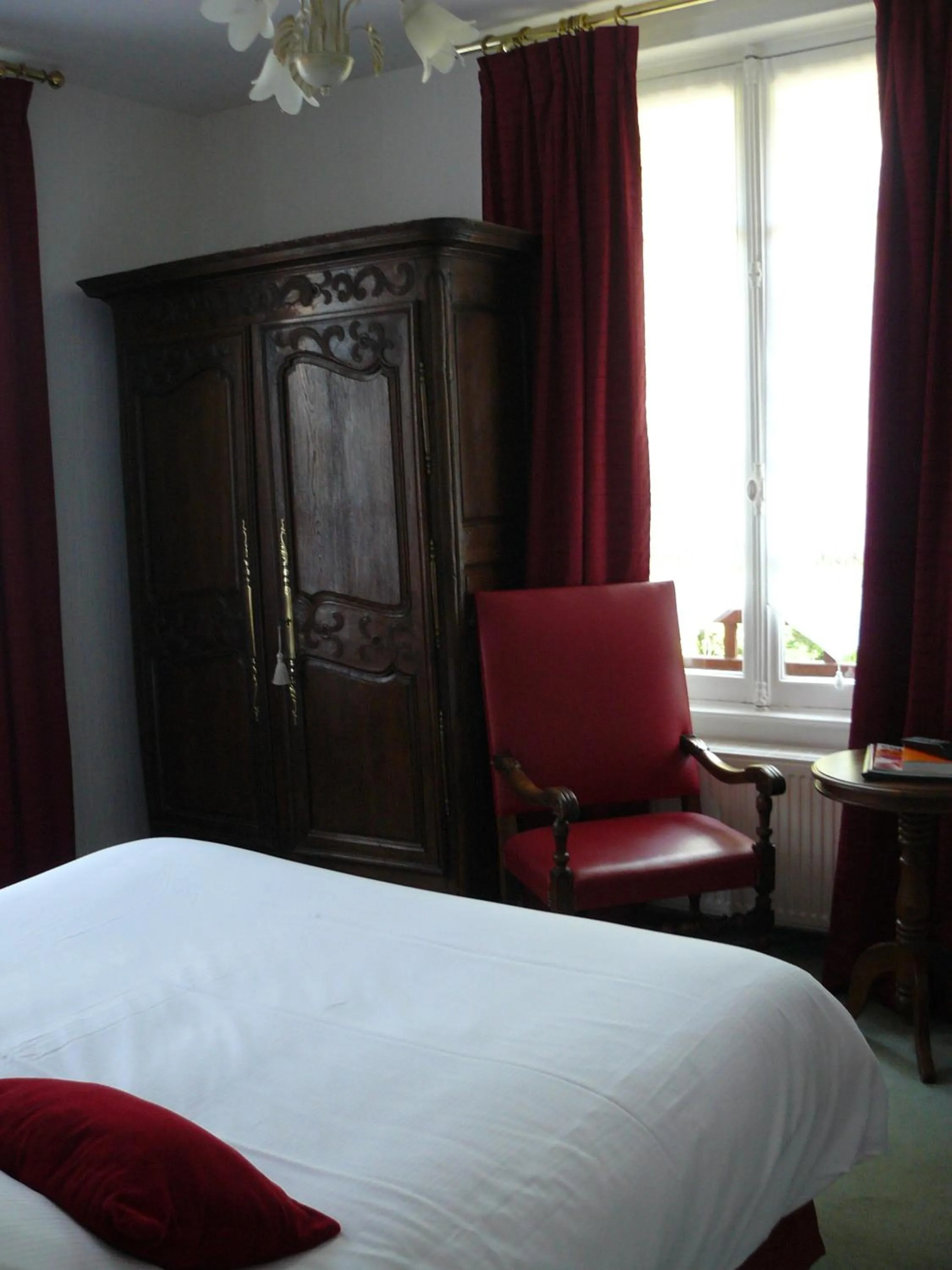 Bed in La Villa Bois Joli HOTEL RESTAURANT