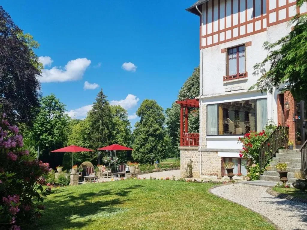 Restaurant/places to eat in La Villa Bois Joli HOTEL RESTAURANT