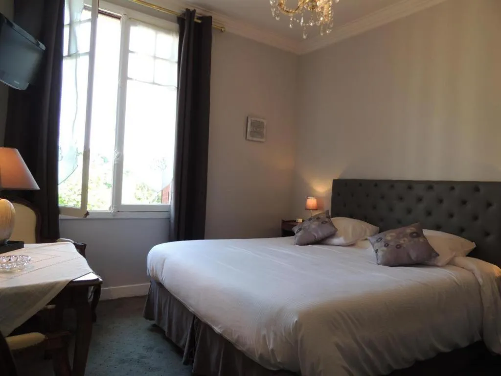 Property building, Bed in La Villa Bois Joli HOTEL RESTAURANT