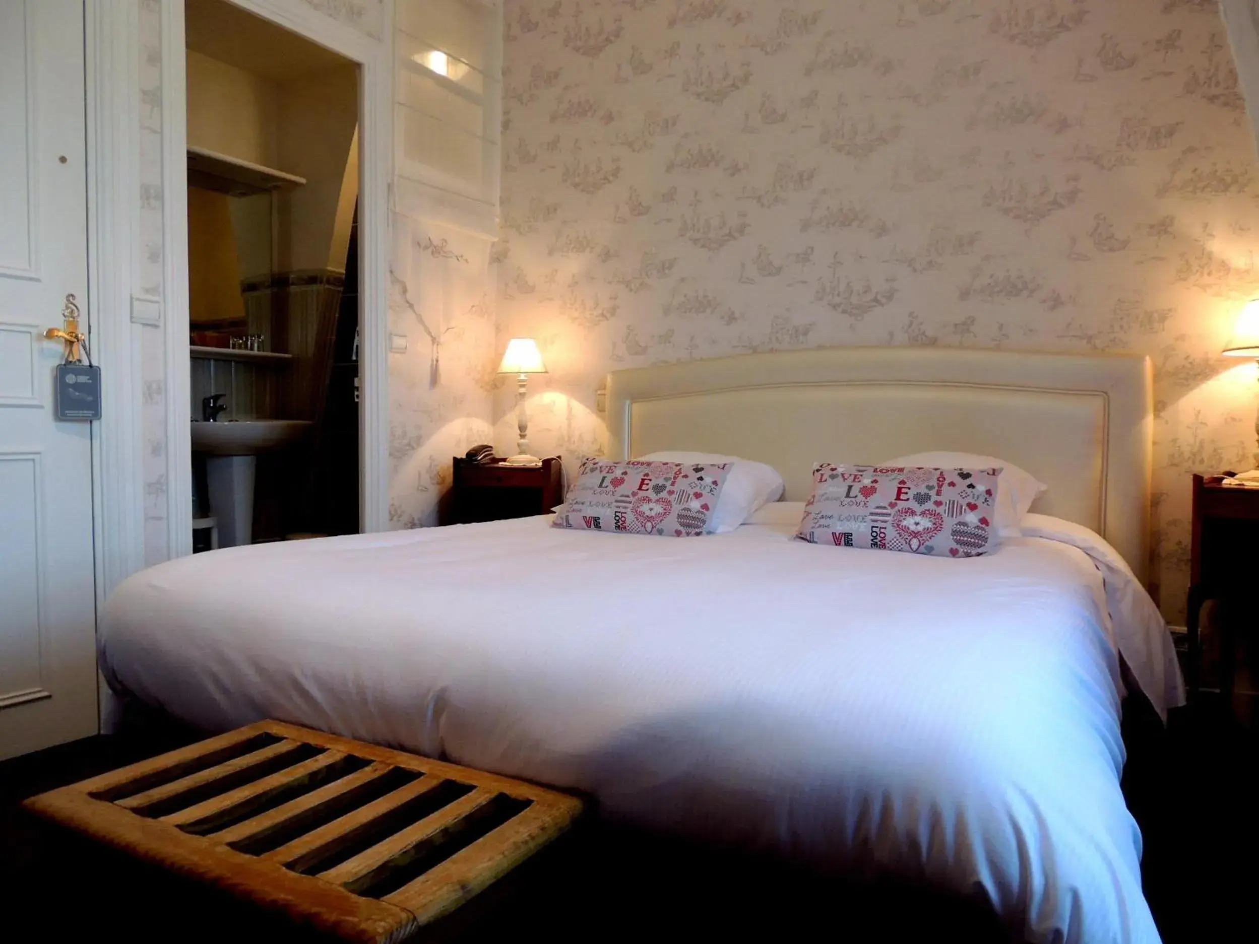 Bed in La Villa Bois Joli HOTEL RESTAURANT Bed in La Villa Bois Joli HOTEL RESTAURANT