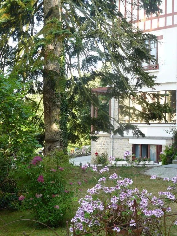 Garden in La Villa Bois Joli HOTEL RESTAURANT