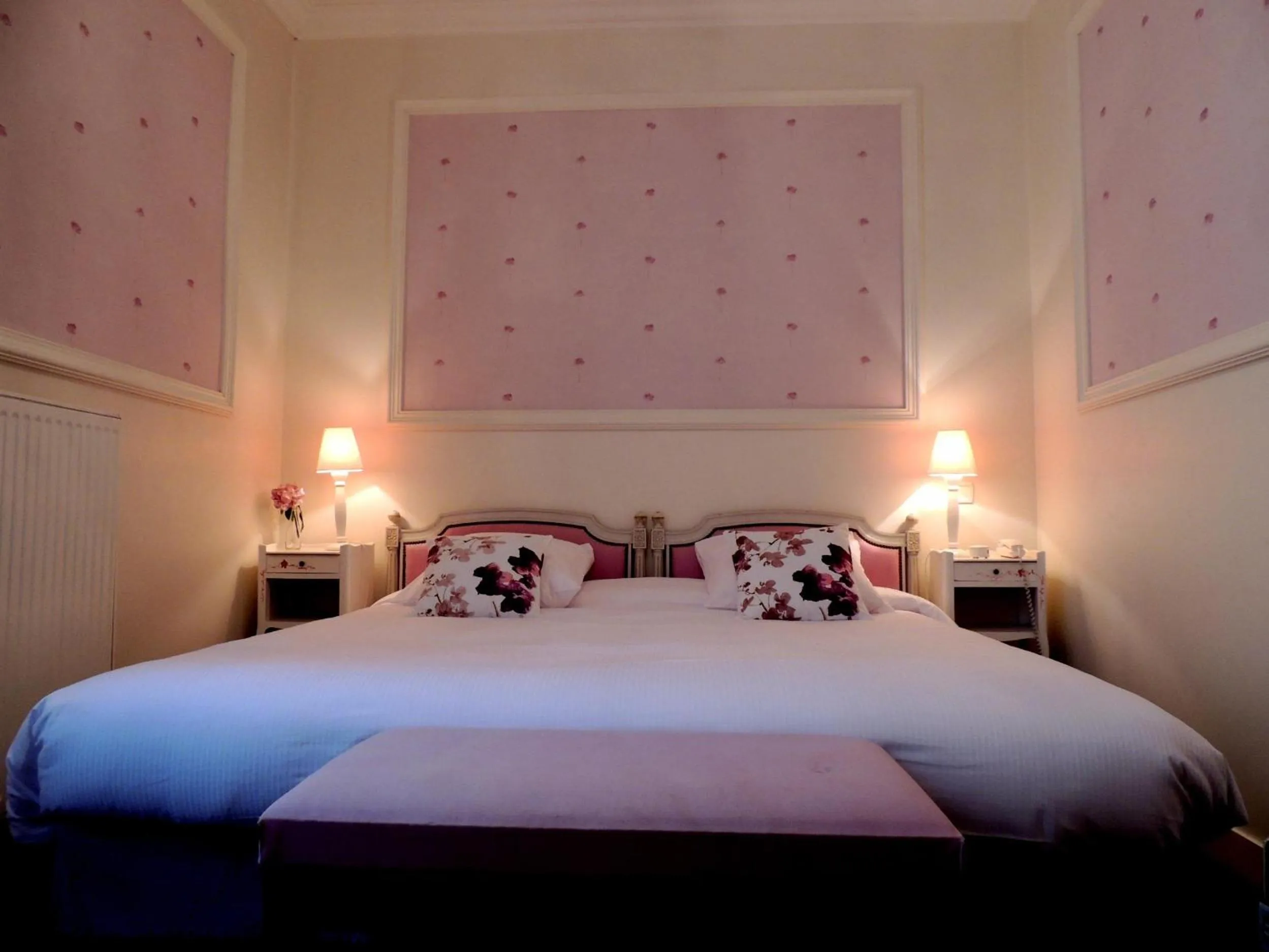 Bed in La Villa Bois Joli HOTEL RESTAURANT