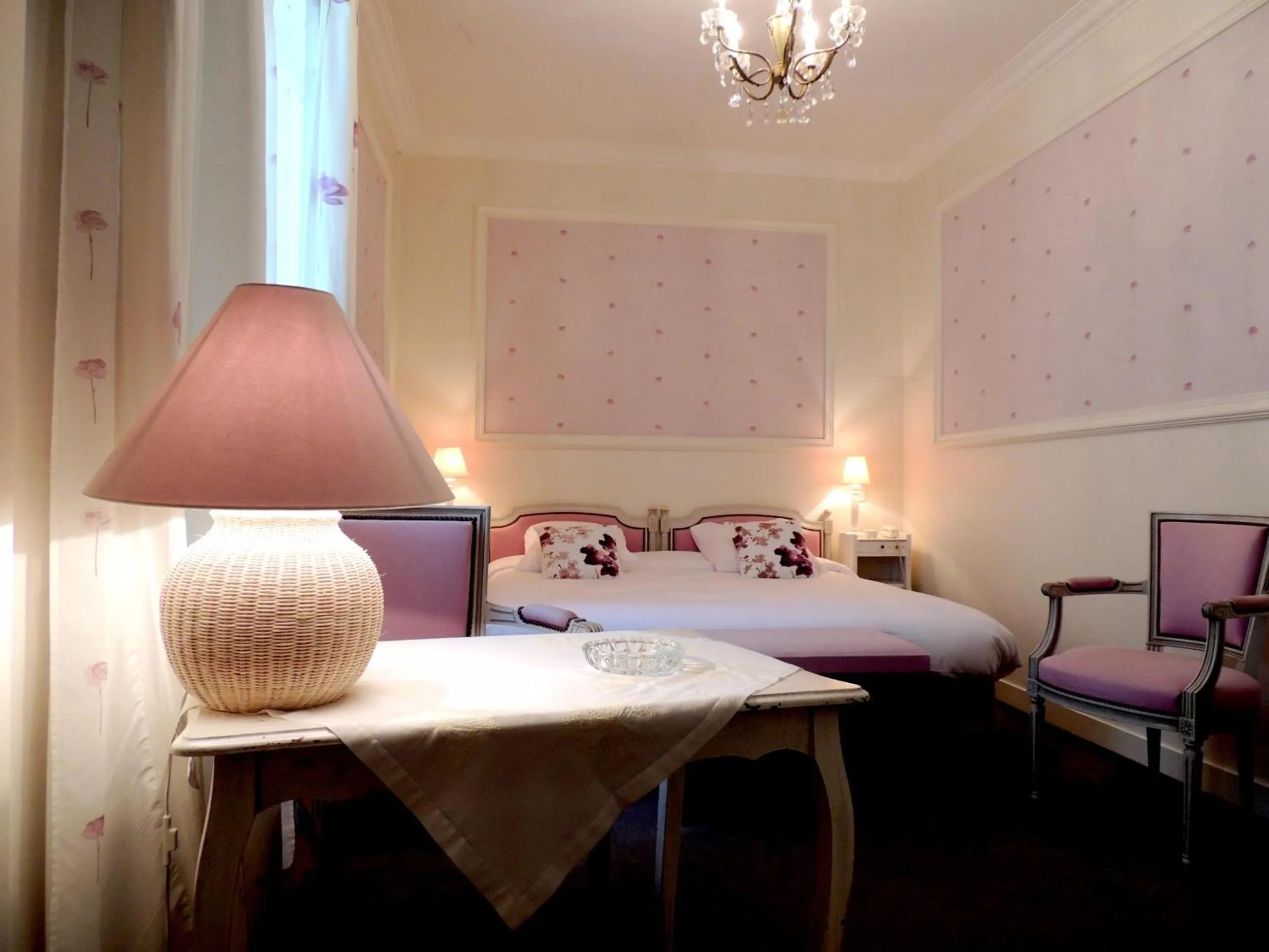 Bed in La Villa Bois Joli HOTEL RESTAURANT