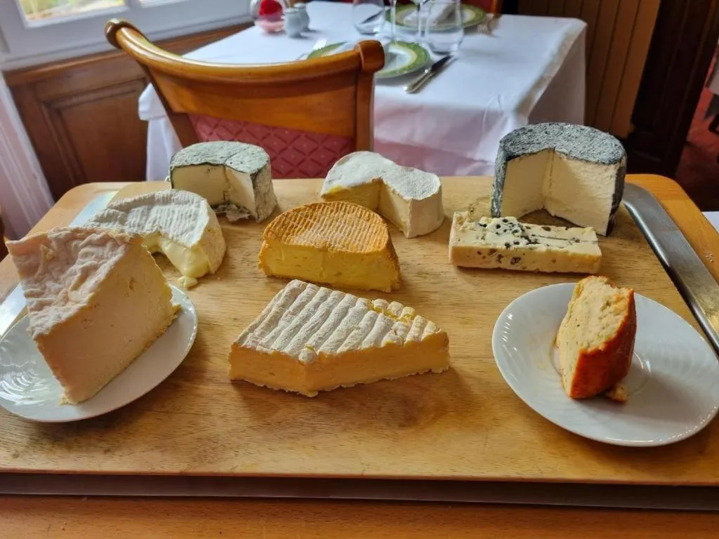 Restaurant/places to eat in La Villa Bois Joli HOTEL RESTAURANT