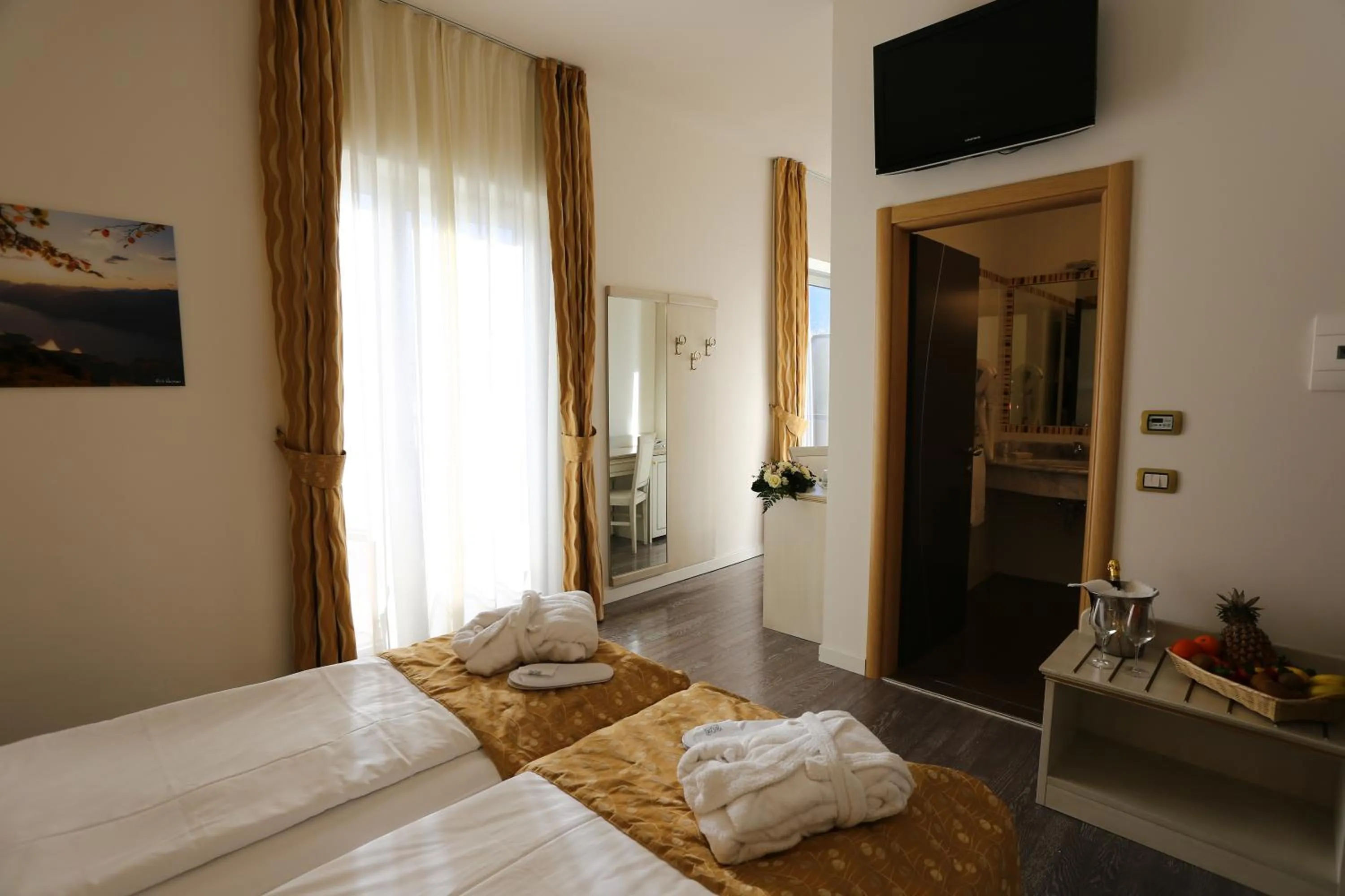 Bedroom, Bed in Hotel Lido Blu - Surf & Bike