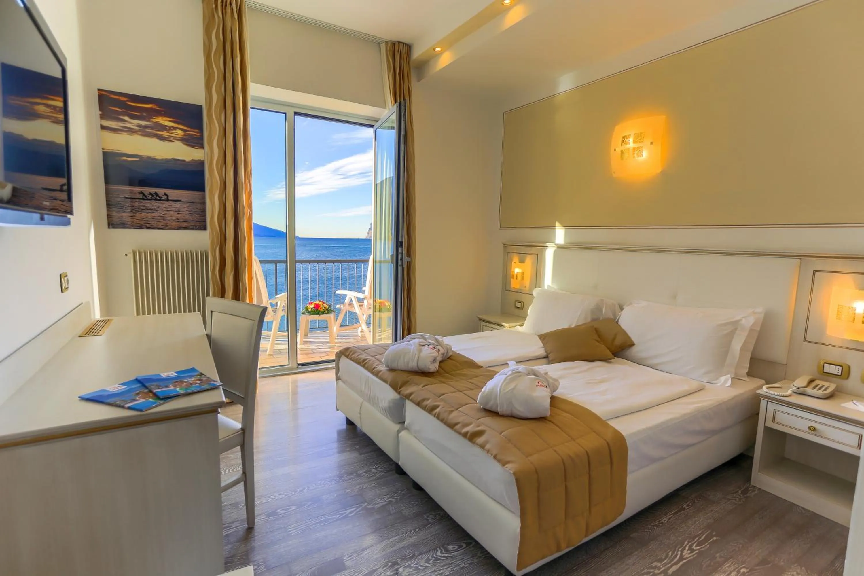 Bed in Hotel Lido Blu - Surf & Bike