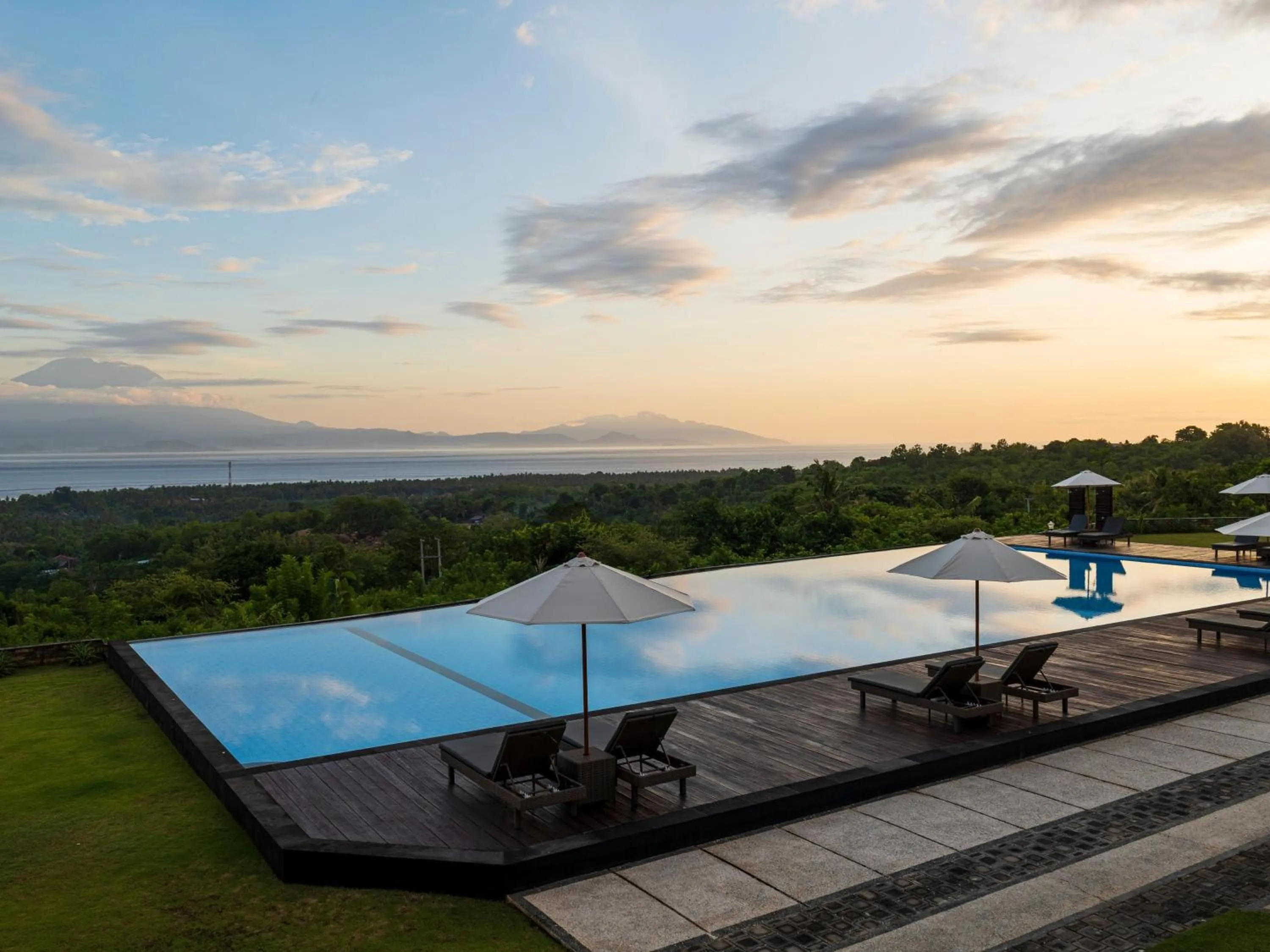 Swimming pool in Semabu Hills Hotel Nusa Penida