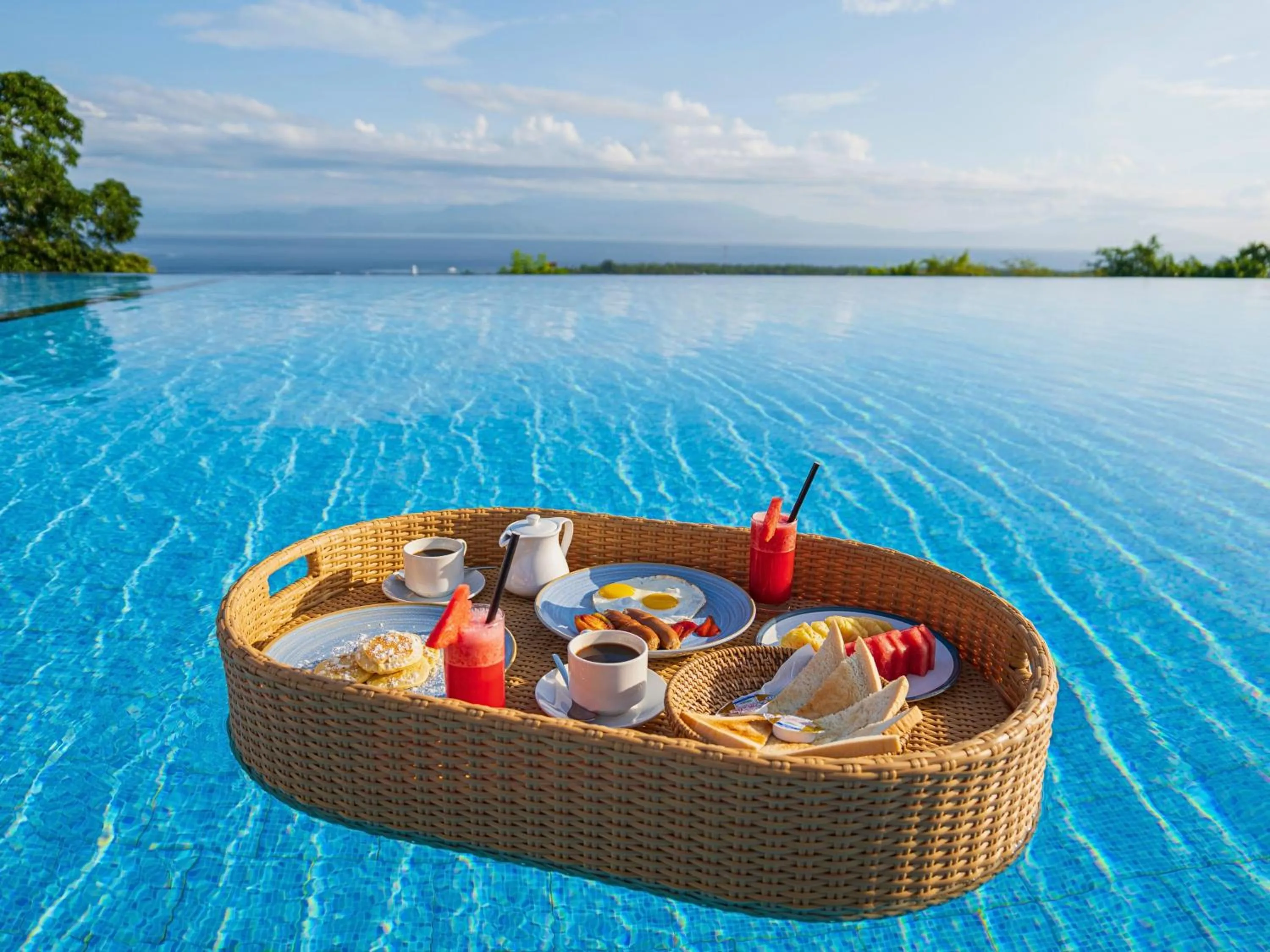 Swimming pool in Semabu Hills Hotel Nusa Penida