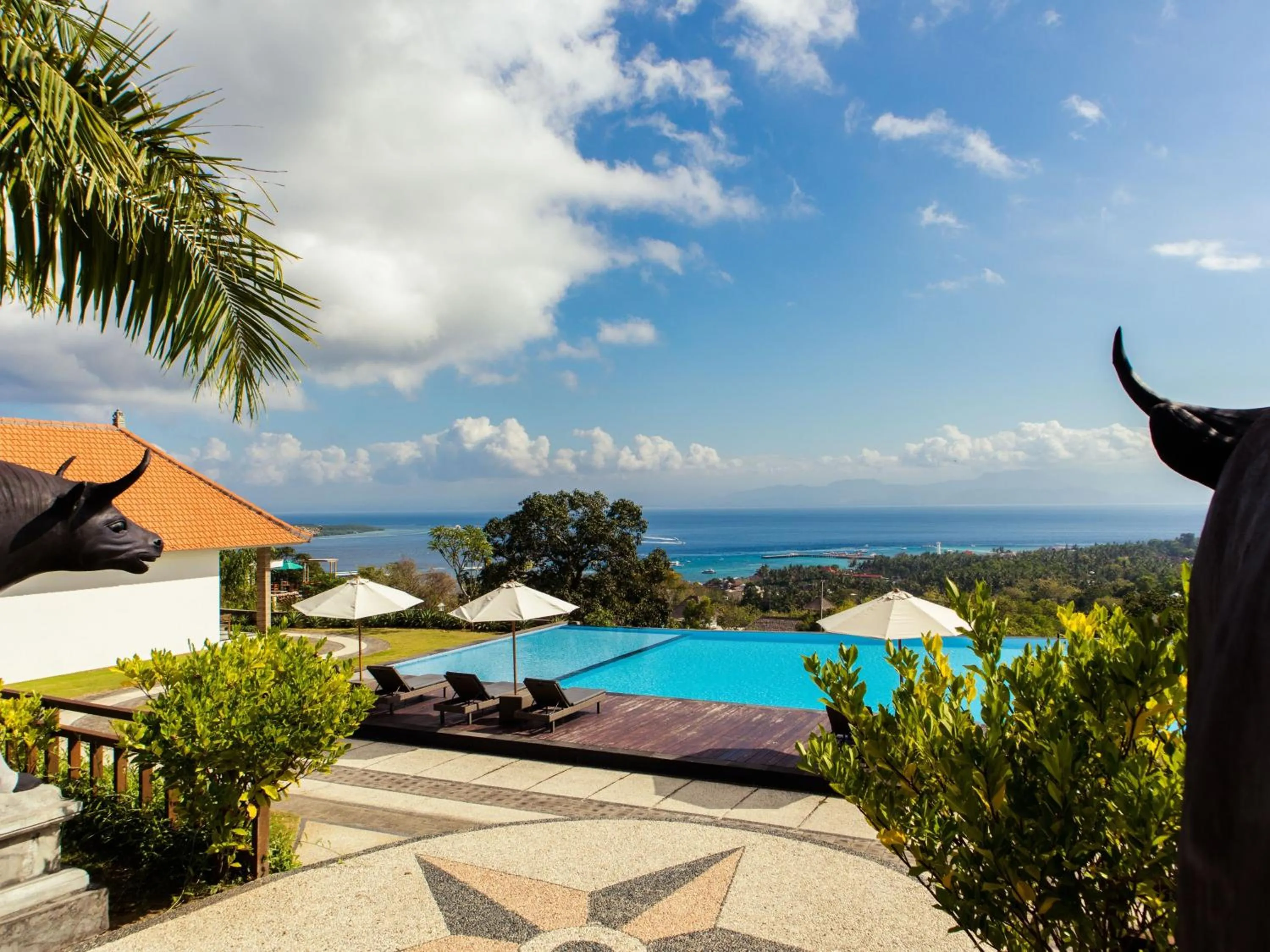 Swimming pool in Semabu Hills Hotel Nusa Penida