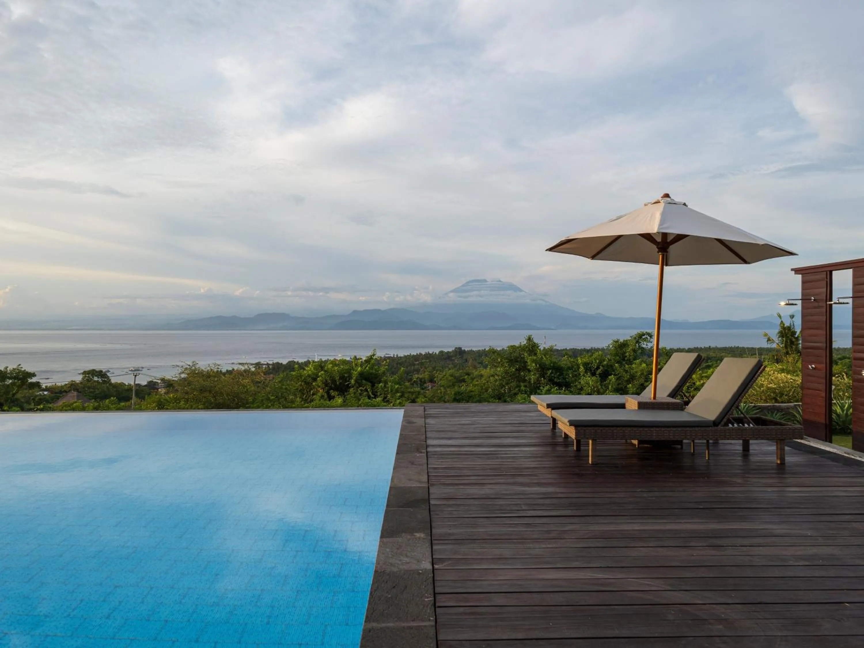 Swimming pool in Semabu Hills Hotel Nusa Penida
