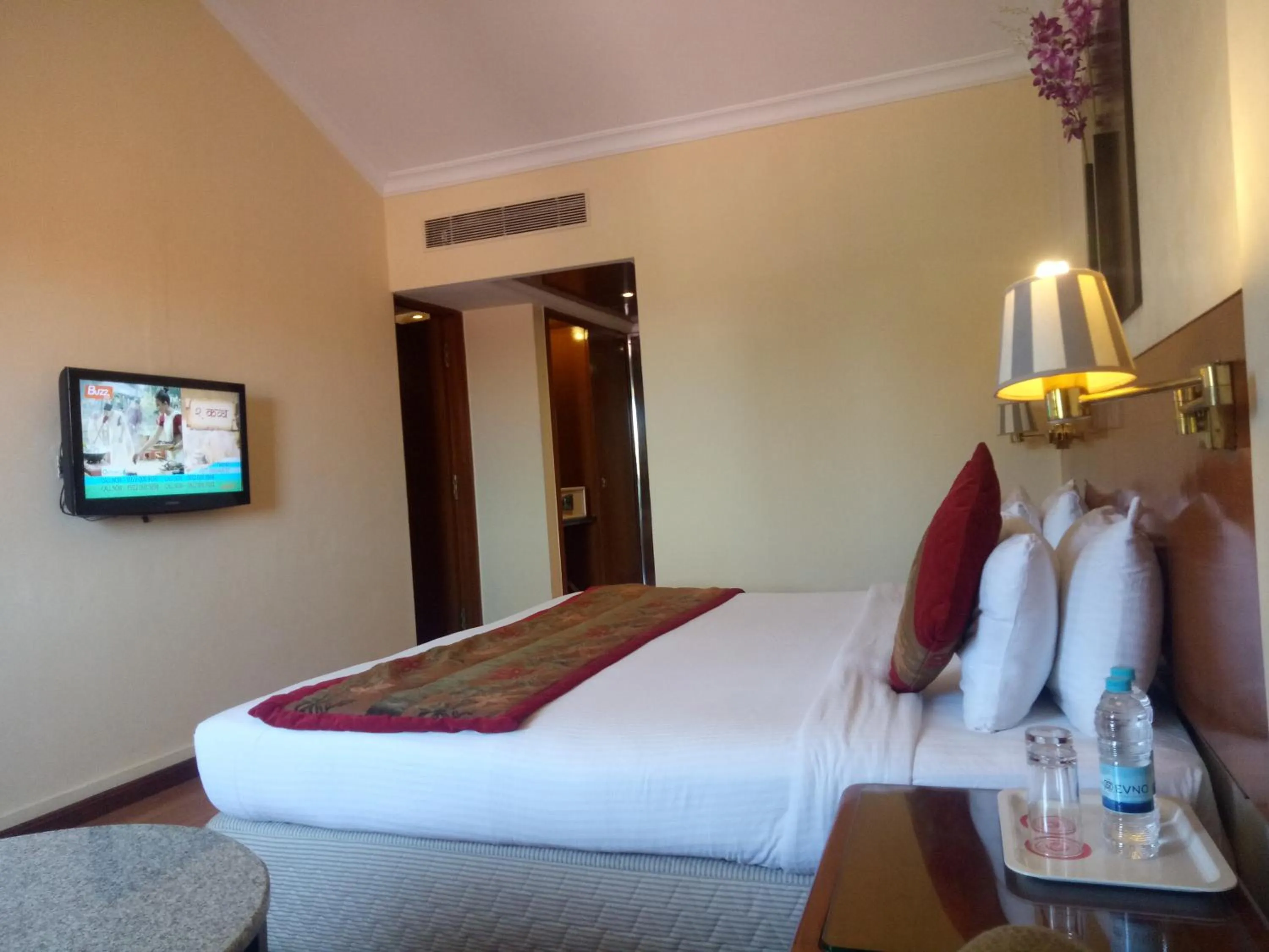 Bedroom, Bed in Ramee Guestline Hotel Bangalore