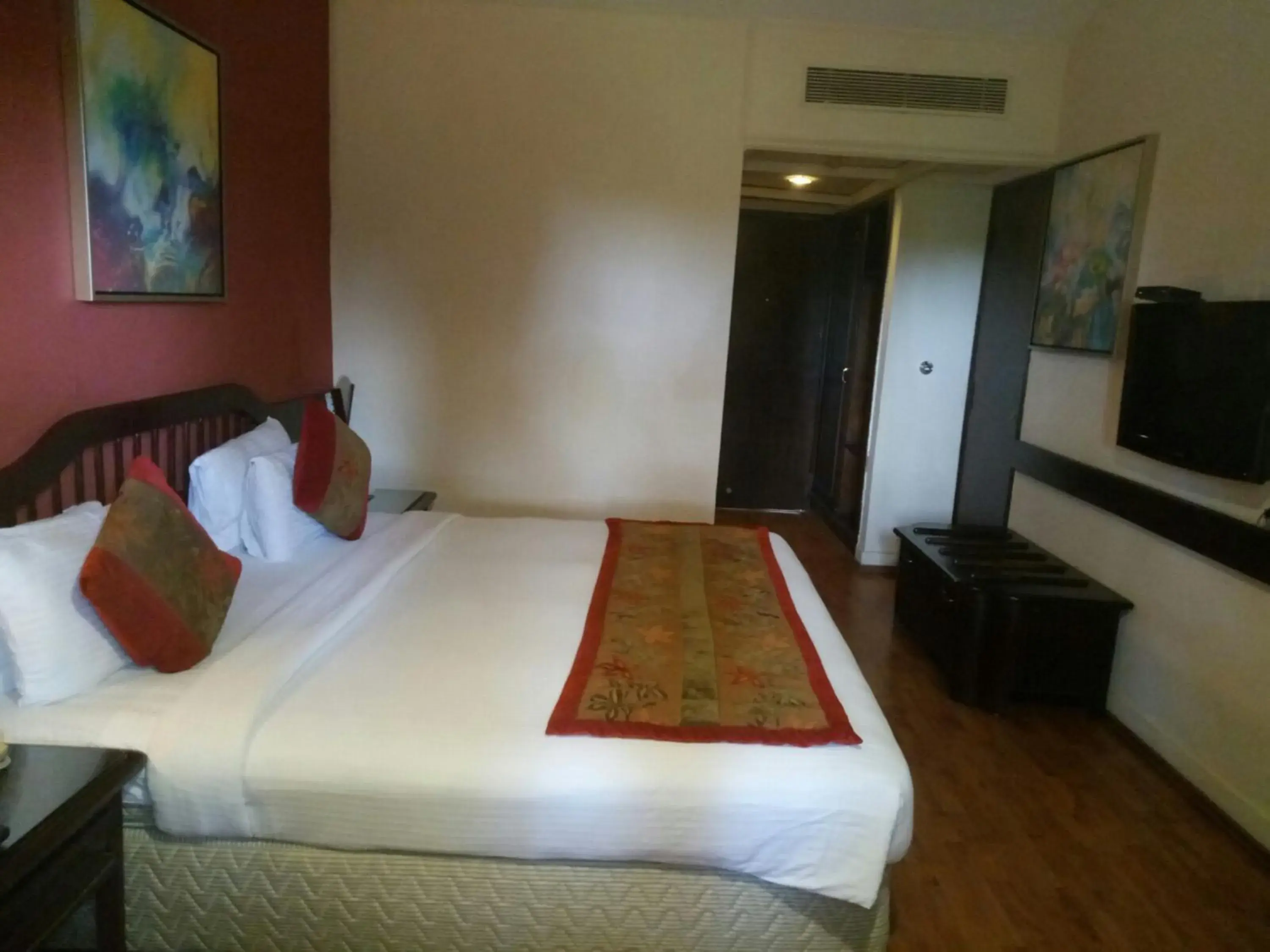 Bedroom, Bed in Ramee Guestline Hotel Bangalore Bedroom, Bed in Ramee Guestline Hotel Bangalore