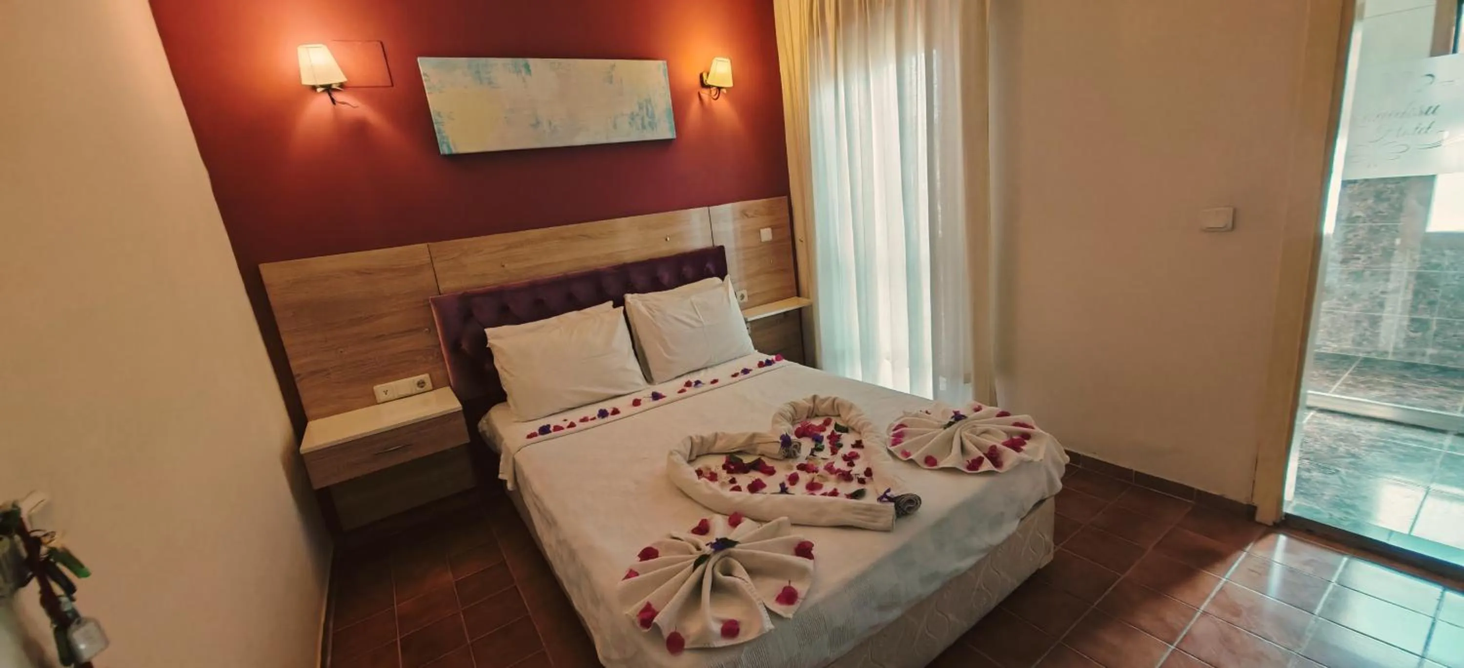 Photo of the whole room, Bed in Konak Su Hotel