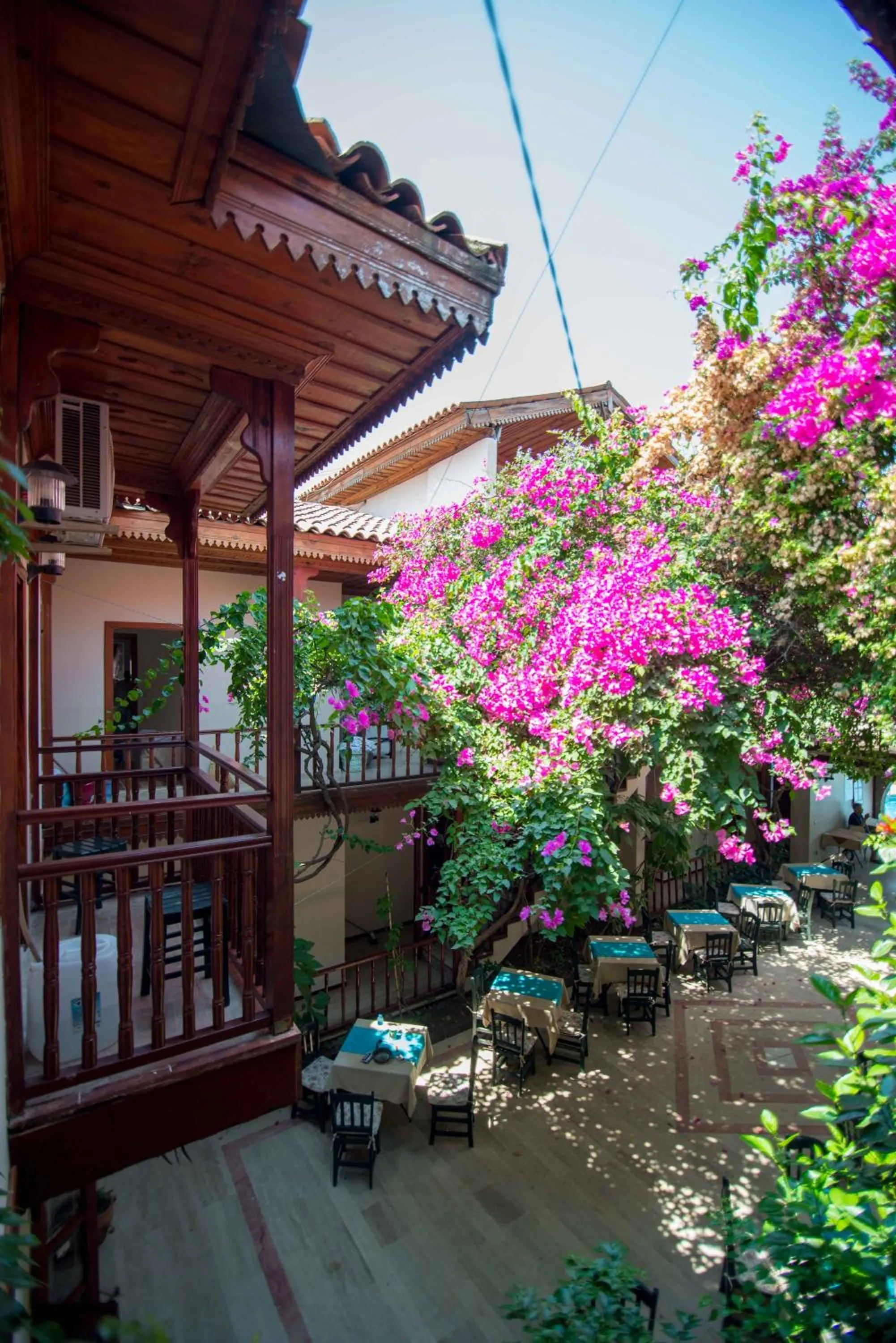 Restaurant/places to eat in Konak Su Hotel