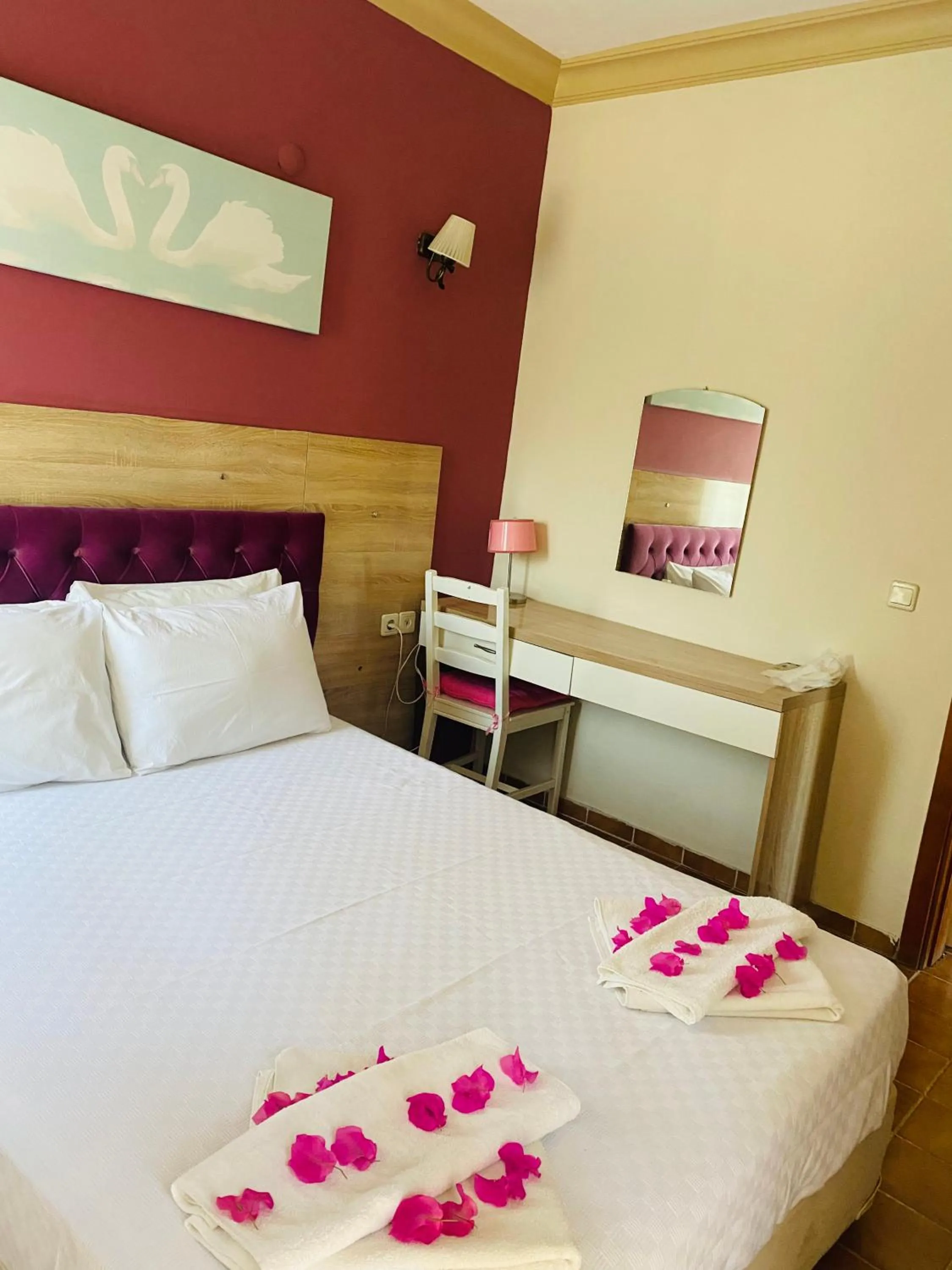 Bed in Konak Su Hotel