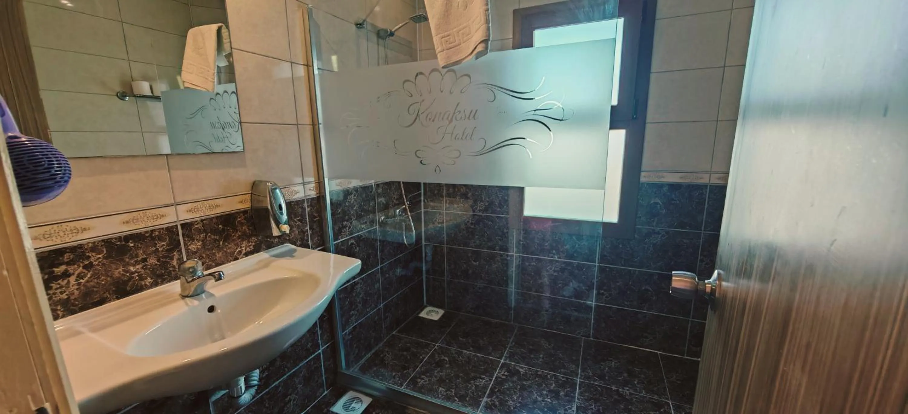 Shower in Konak Su Hotel