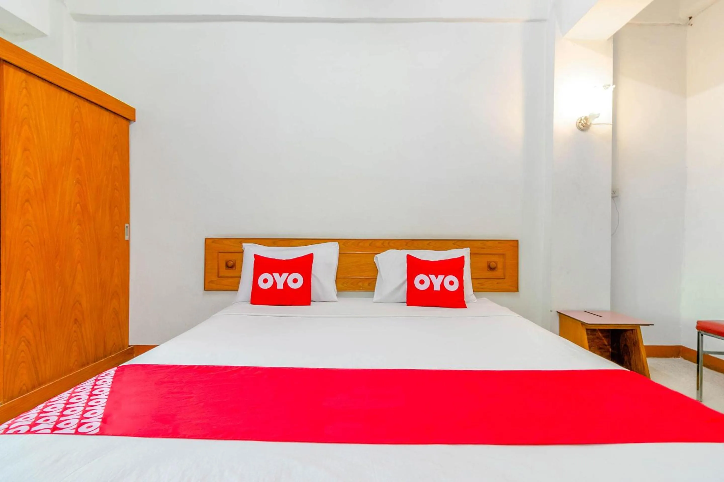 Bedroom, Bed in OYO 1161 Sathorn Mansion