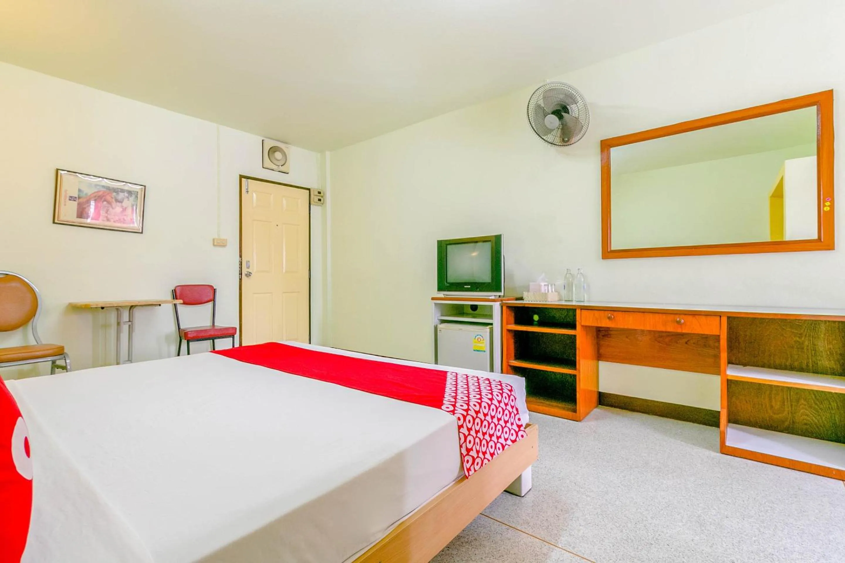 Bedroom, Bed in OYO 1161 Sathorn Mansion