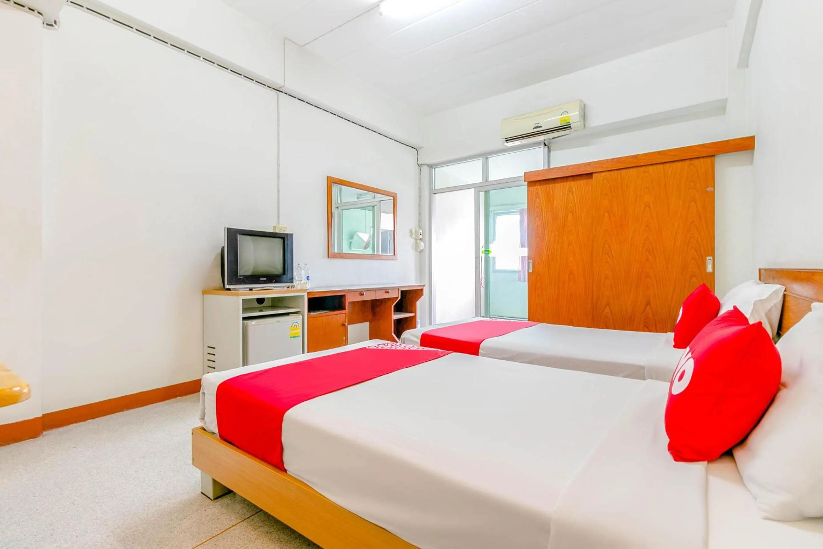 Bedroom, Bed in OYO 1161 Sathorn Mansion