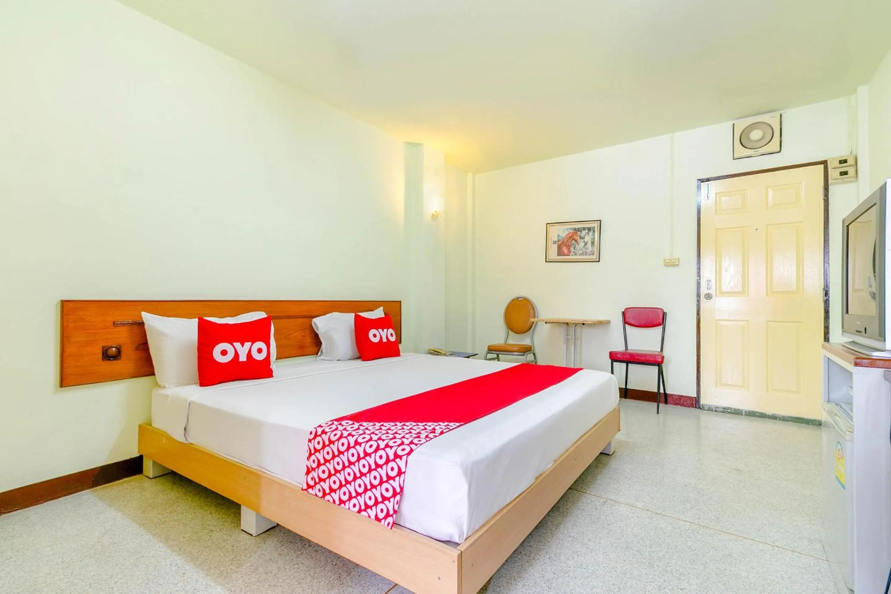 Bedroom, Bed in OYO 1161 Sathorn Mansion