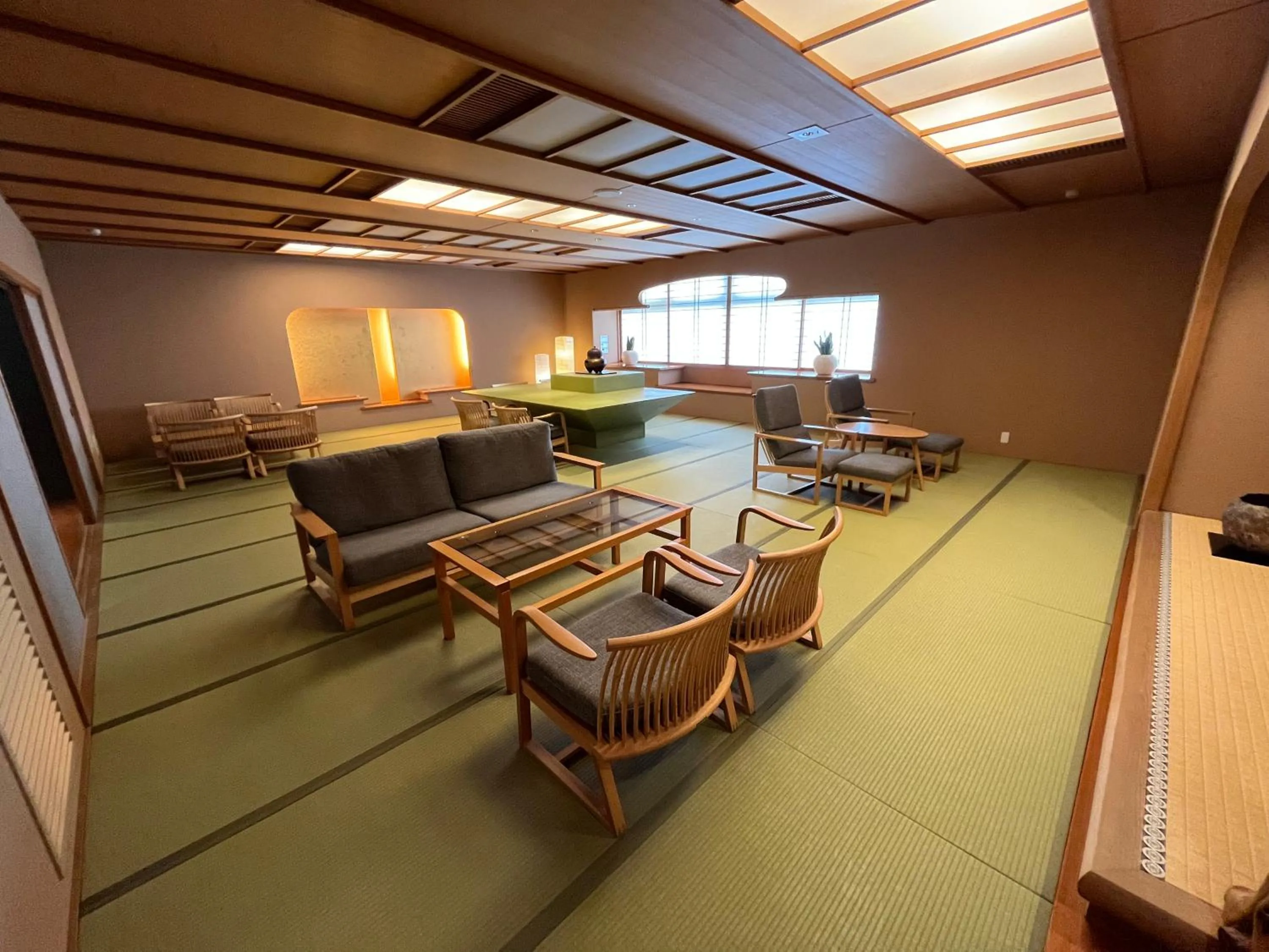 Seating area in Kuriya Suizan