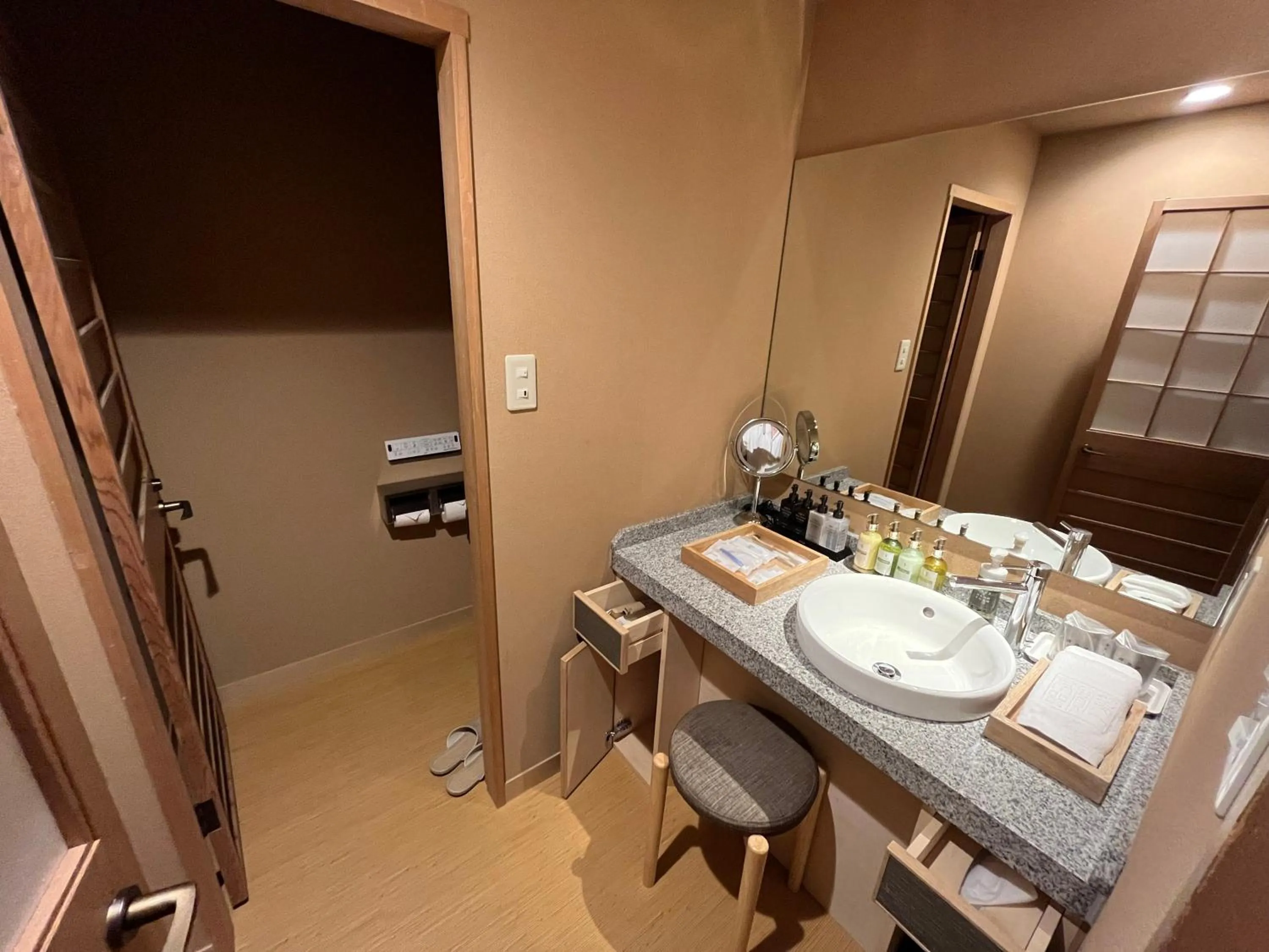 Toilet in Kuriya Suizan