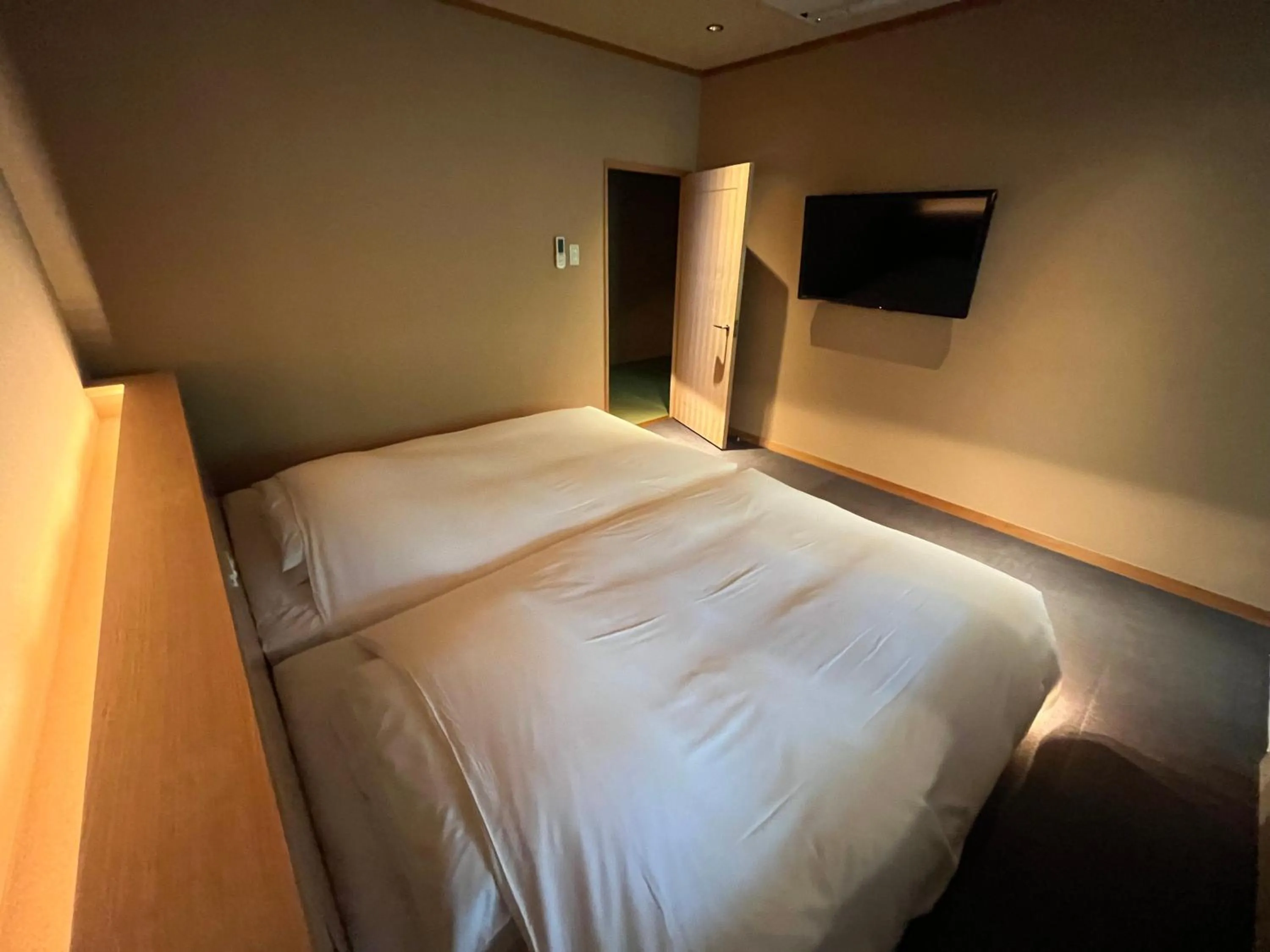 Bedroom, Bed in Kuriya Suizan