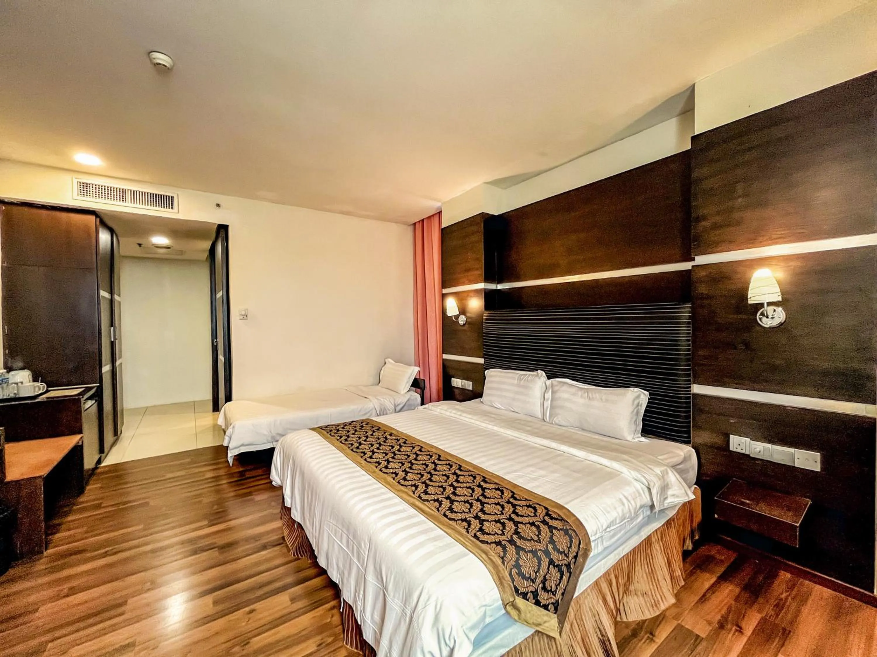 Bed in Courtyard Hotel 1Borneo