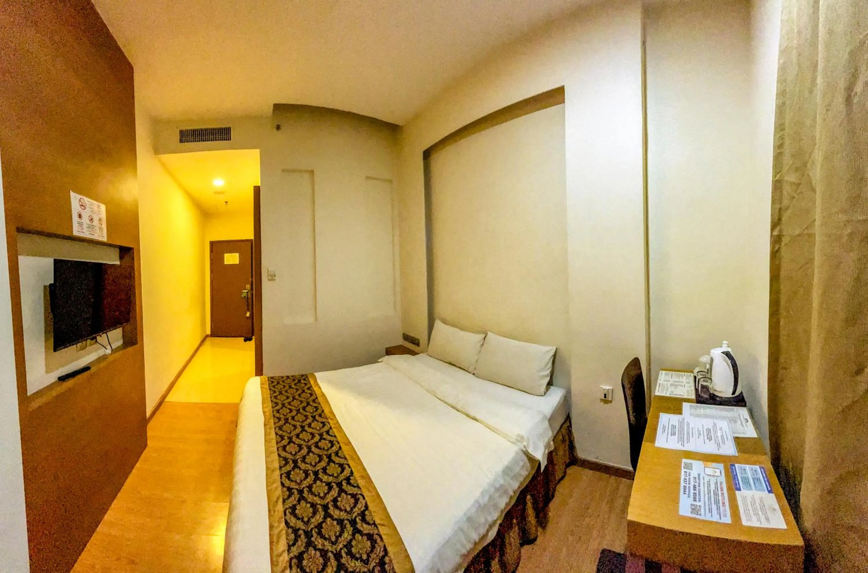 Bed in Courtyard Hotel 1Borneo