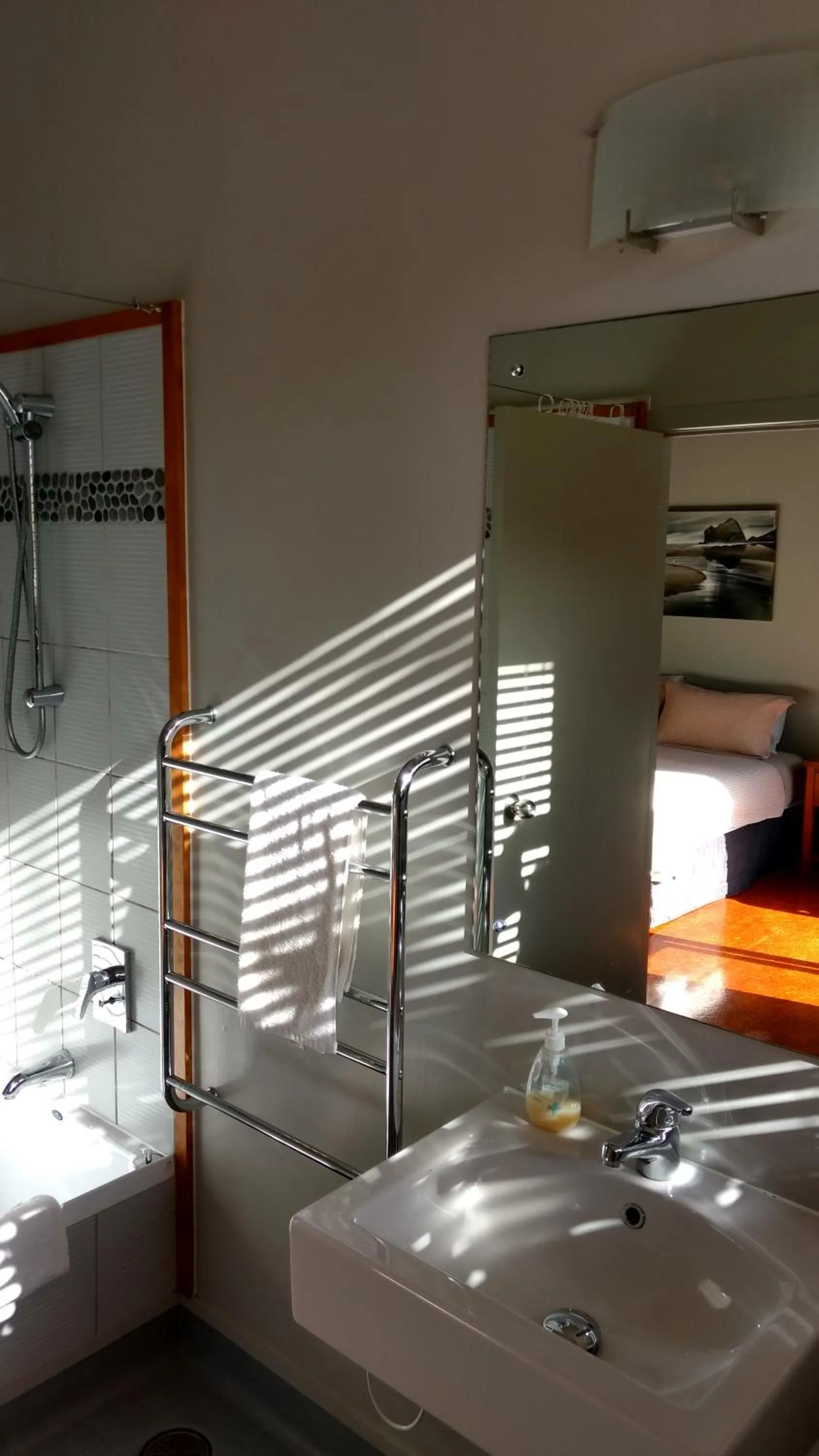 Bathroom in Piha Beachstay Accommodation