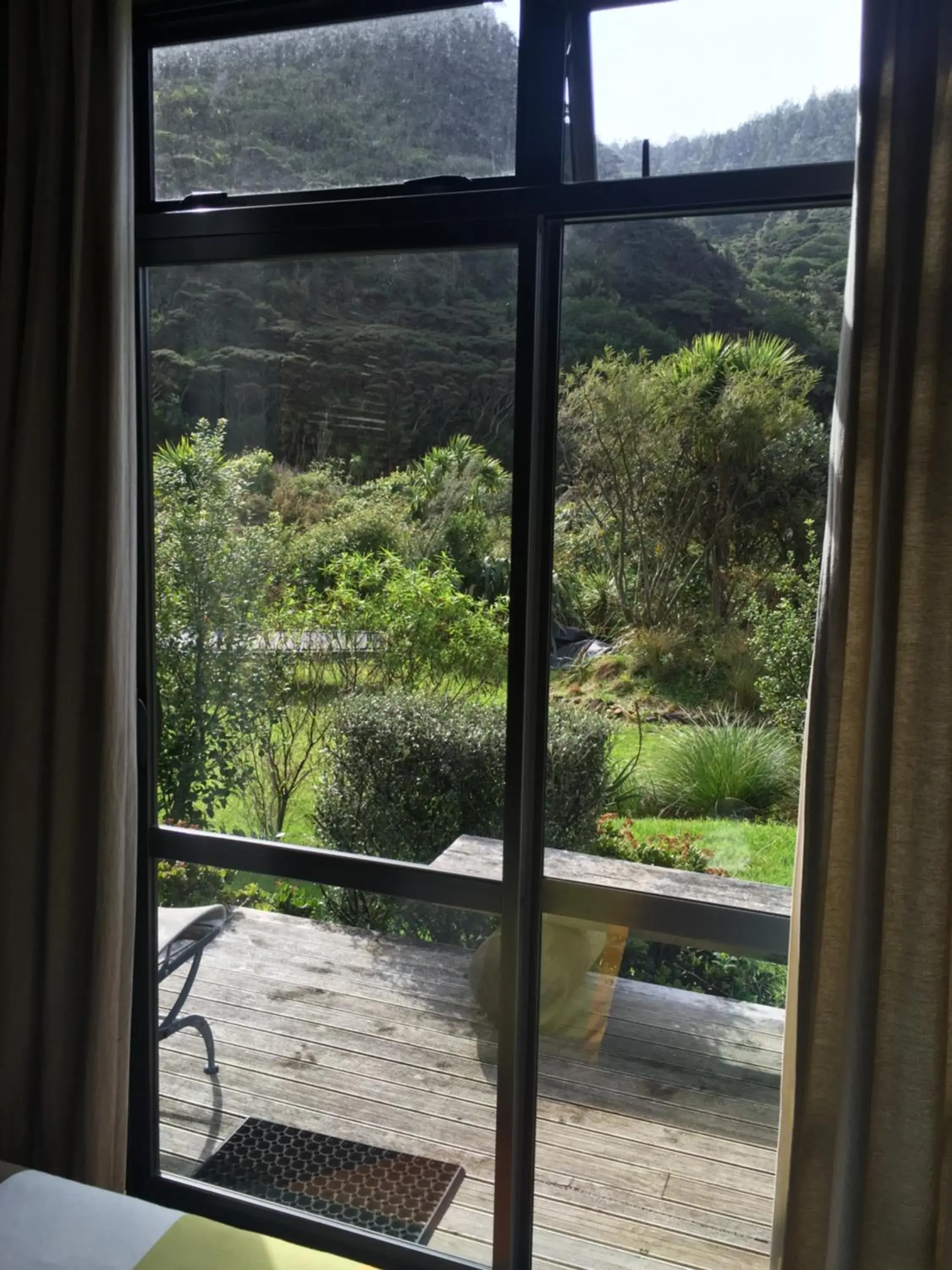 Double or Twin Room with Shared Bathroom in Piha Beachstay Accommodation Double or Twin Room with Shared Bathroom in Piha Beachstay Accommodation