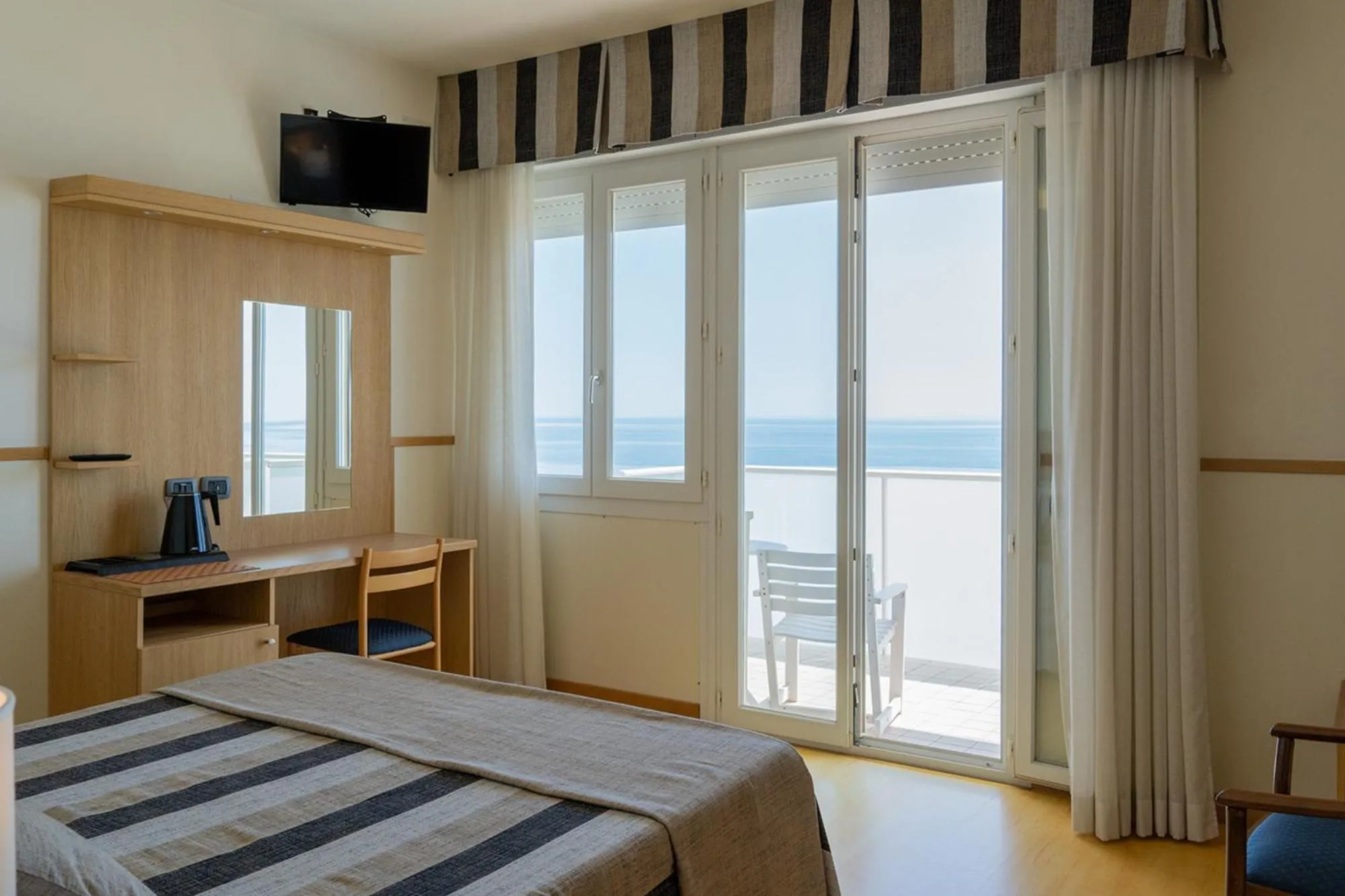 Bed in Hotels Vidi Miramare & Delfino