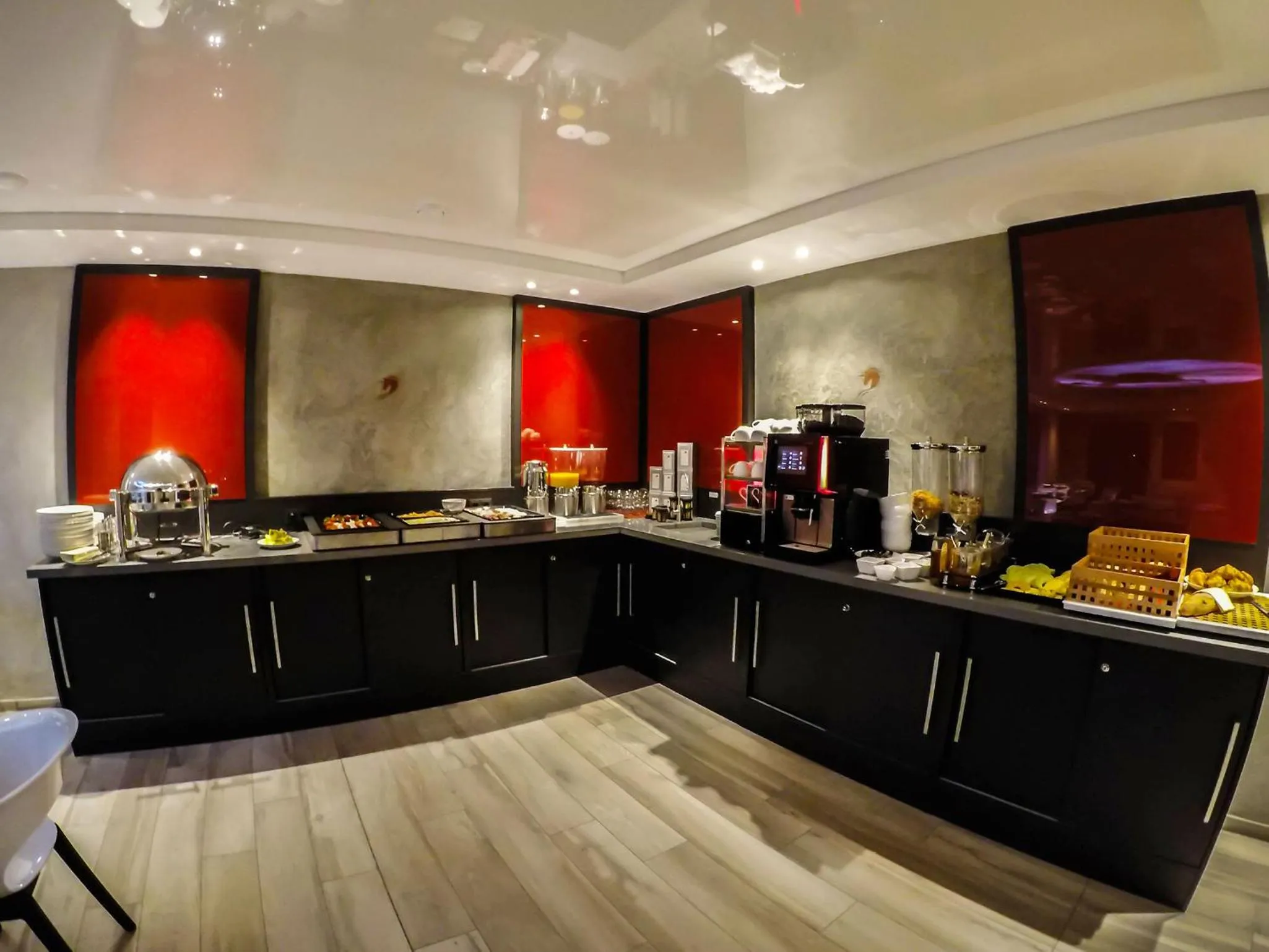 Buffet breakfast in Hotel Rotes Einhorn ****