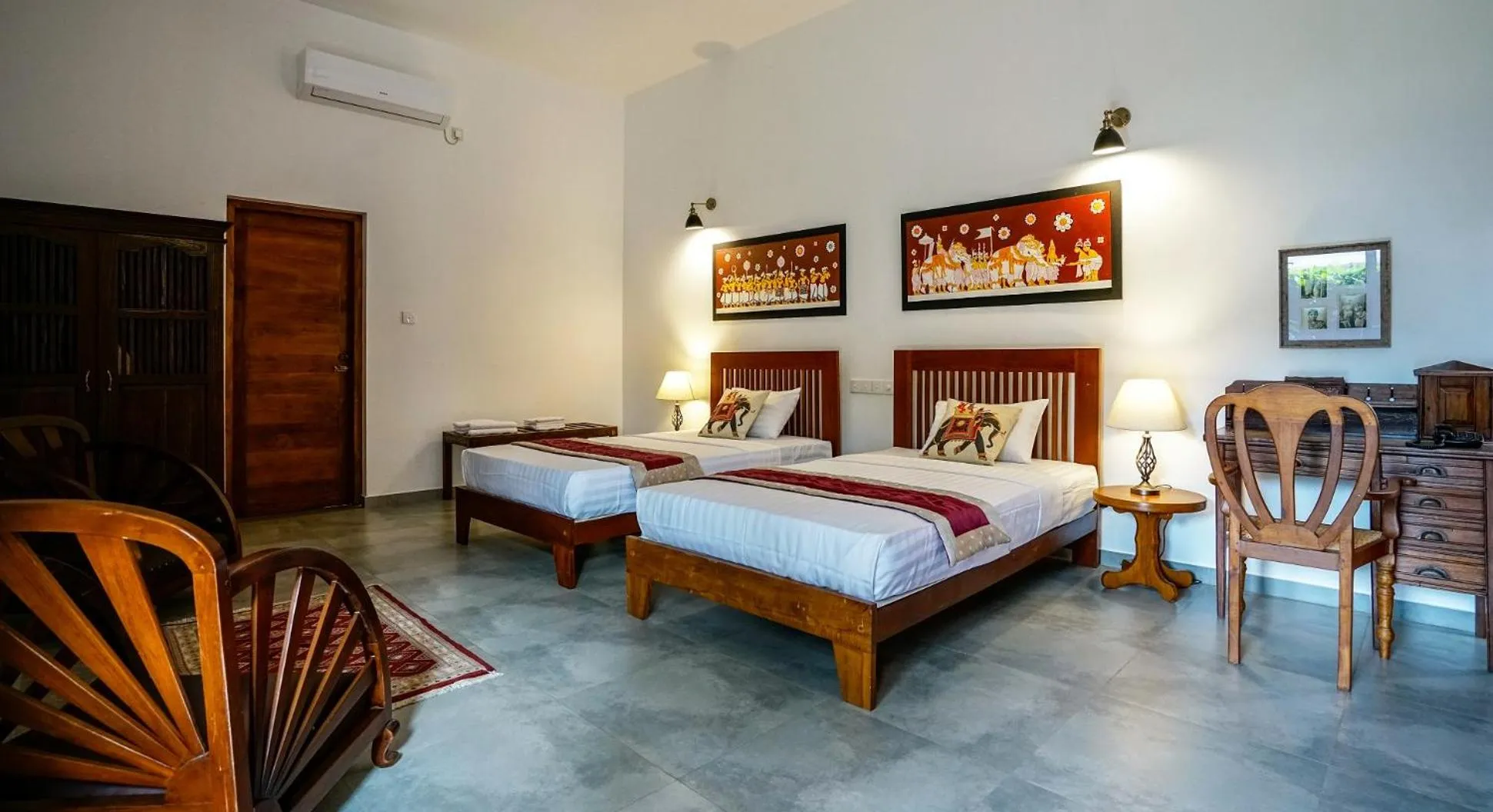 Photo of the whole room, Bed in Atelier