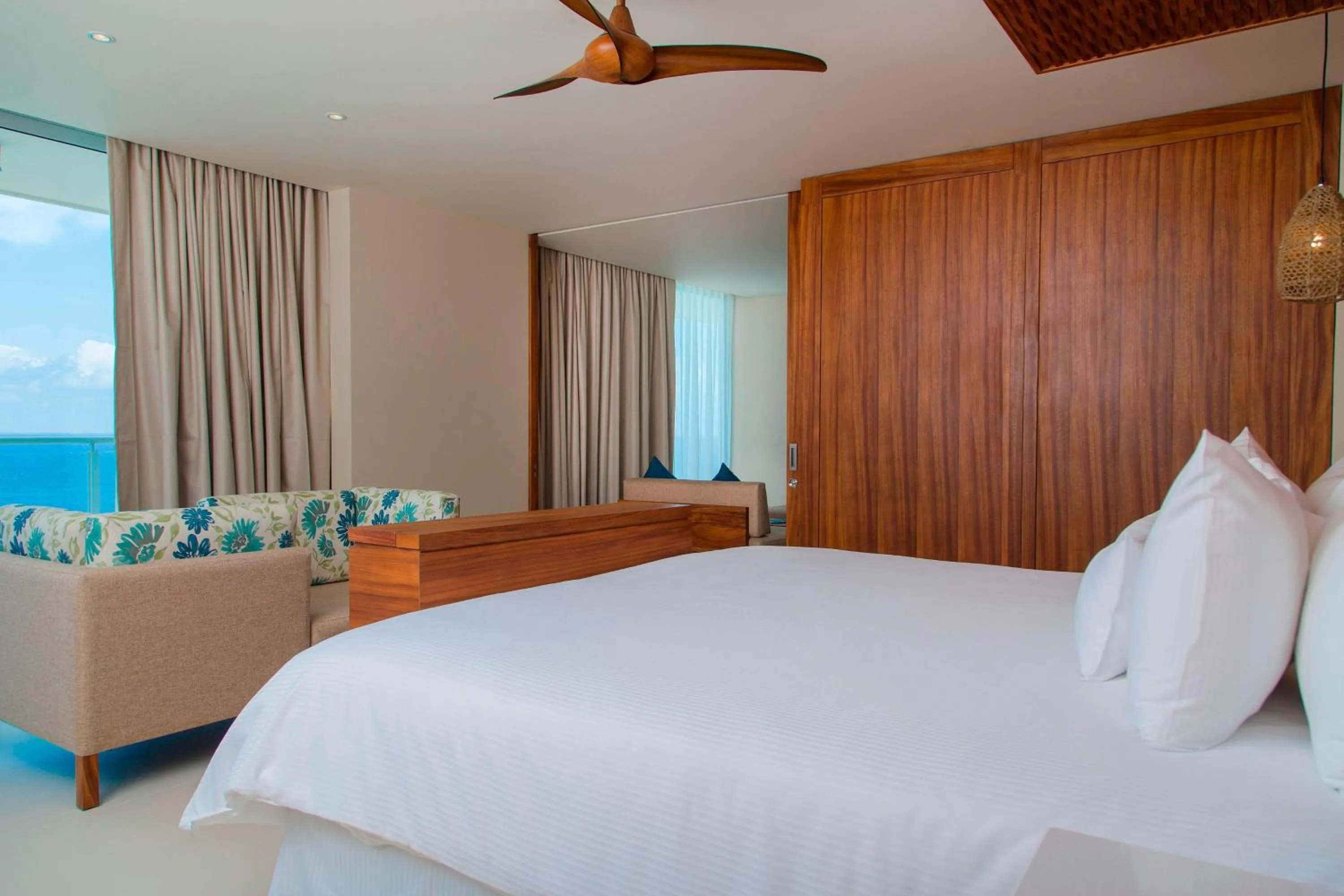 Bedroom, Bed in The Westin Cozumel