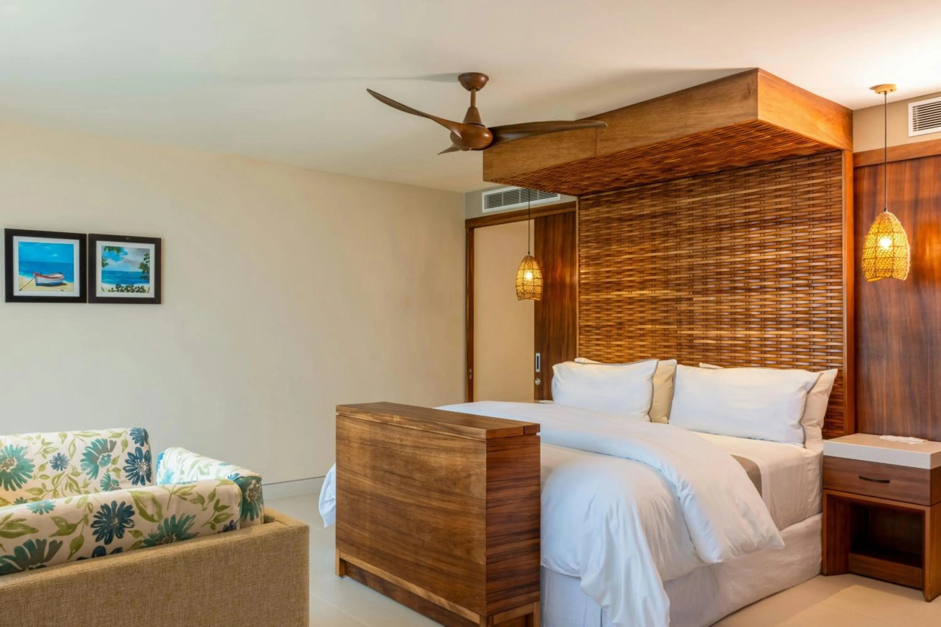 Bedroom, Bed in The Westin Cozumel