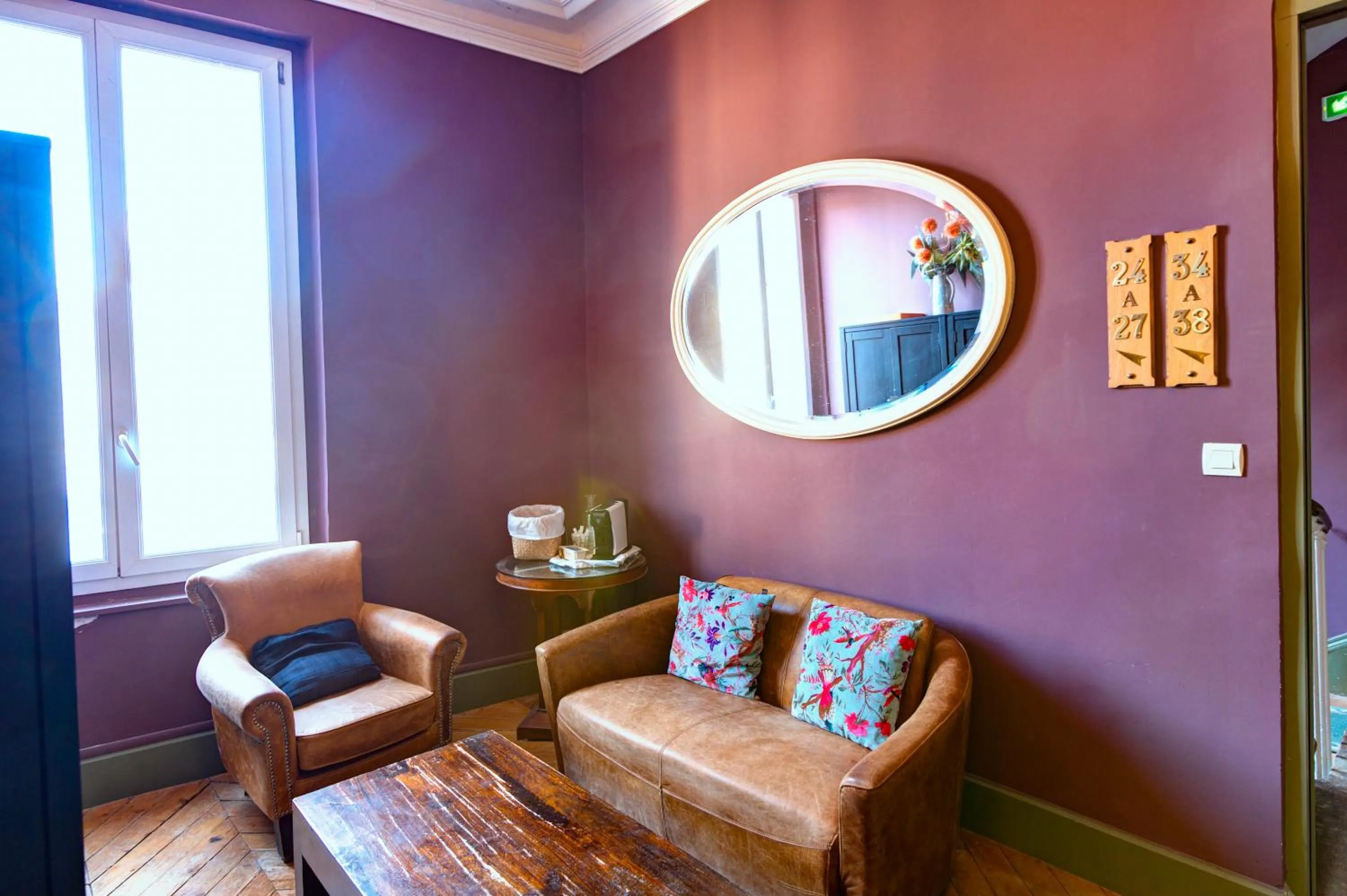 Communal lounge/ TV room in Hotel Le Rayon Vert