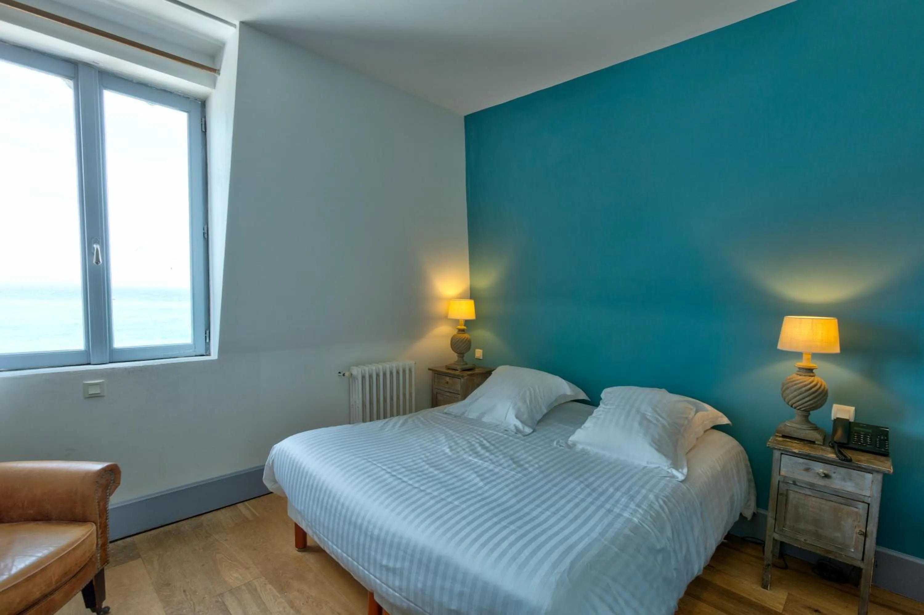 Photo of the whole room, Bed in Hotel Le Rayon Vert