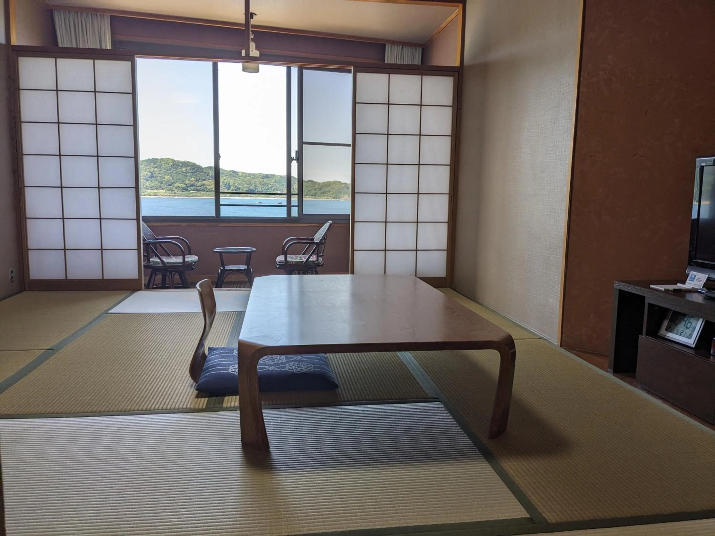 Photo of the whole room in Sunrise Katsuura