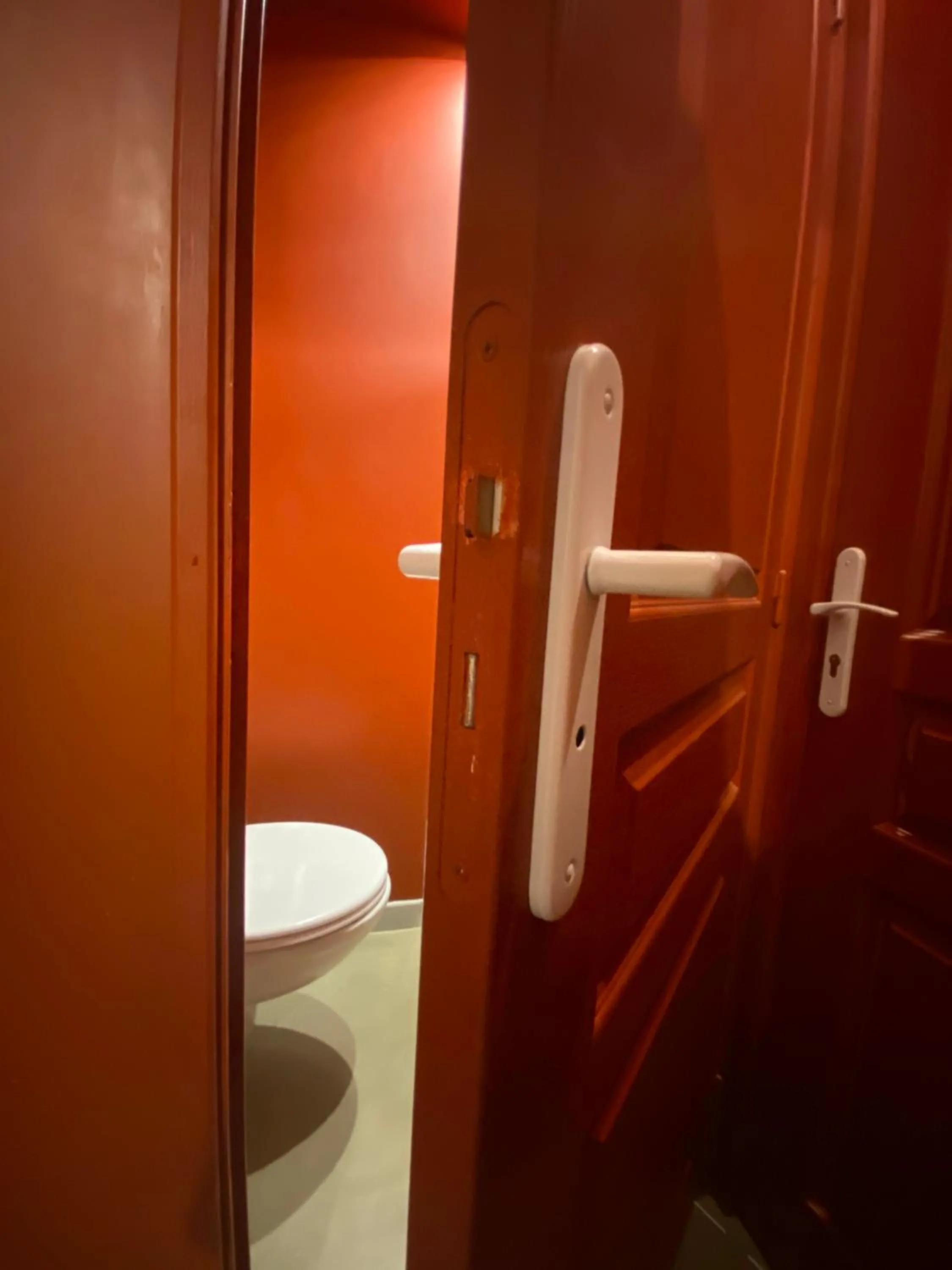 Toilet in L'atelier B&B